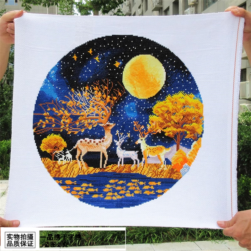 deer-1107 *สินค้าหมด* ชุดปักครอสติช ลายกวางทองใต้เงาจันทร์ (ปักเต็มผืน ไม่มีเดินเส้น ปักครั้งละ 3 เส้นเล็ก) ขนาด 50*50 ซม.ผ้าครอสติช 11CTพิมพ์ลายปักบนผ้า ไหมคอตตอน 26 สี ผังลาย เข็ม