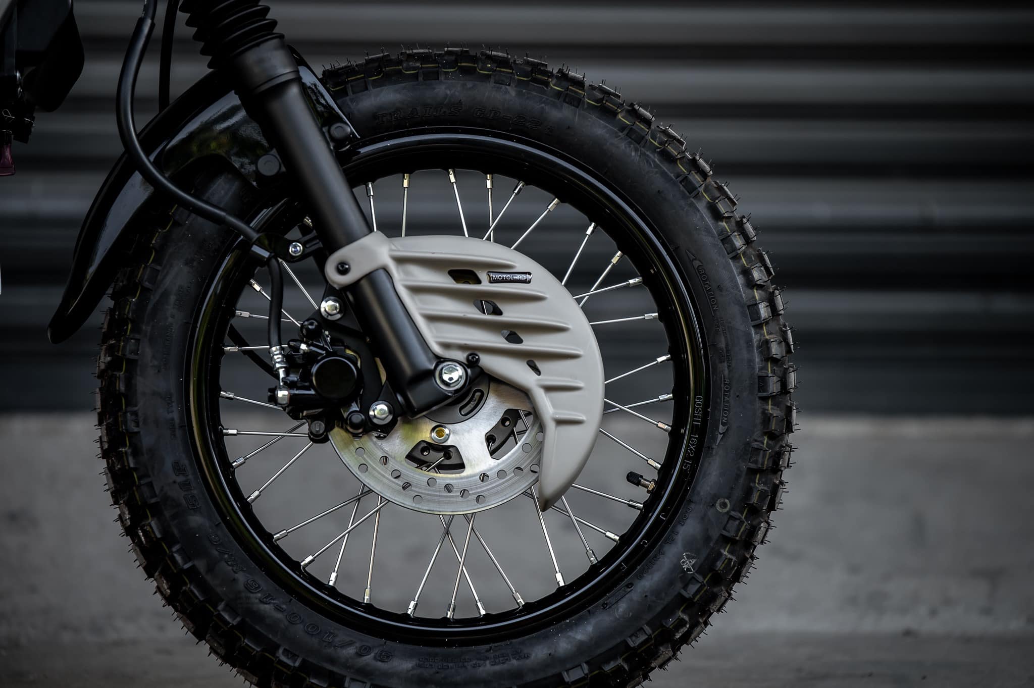 PG-1 1.) ครอบไฟหน้า Headlight cover. 1,590฿ 2.) ครอบไฟเบรค Rear brake light cover. 1,290฿ 3.) ชิวหน้า V1 Headbrand Windshield V1 1,590฿ 4.) กาบ อกบังหัวฉีด Side fairing cover. 1990฿ 5.) กันลาย V1 Mid frame protector. 1990฿ 6.) ชุดบังโคลนหน้าScrambler Full