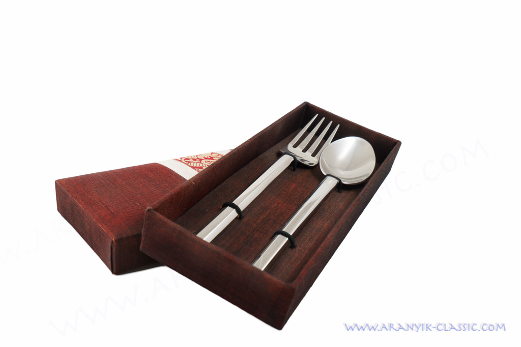 ของขวัญให้ชาวต่างชาติ ช้อนส้อม บรรจุกล่อง ขนาด 2 ชิ้น /ชุด