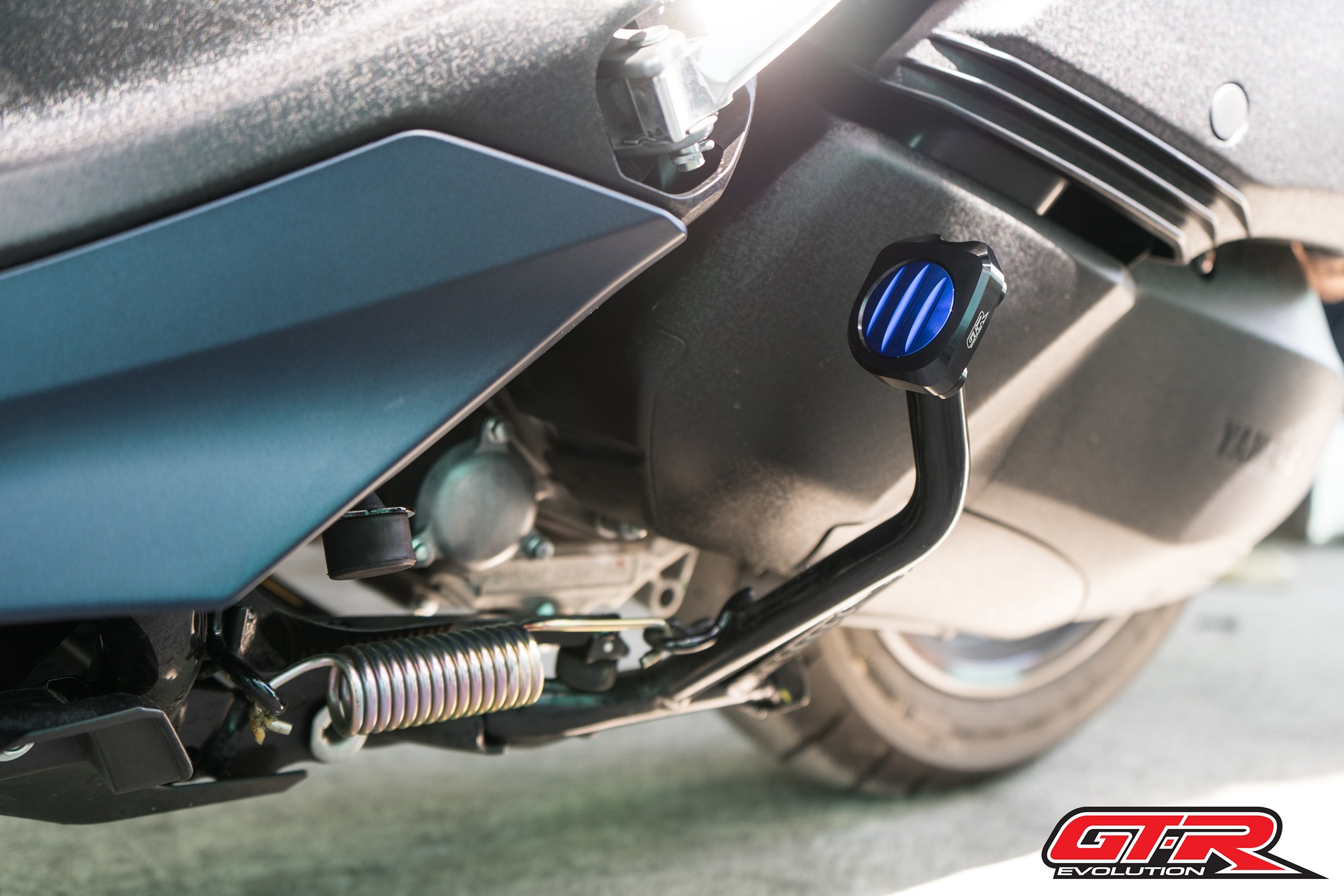 ตัวครอบแป้นเหยียบขาตั้งคู่ GTR V2 X-MAX300 N-MAX AEROX