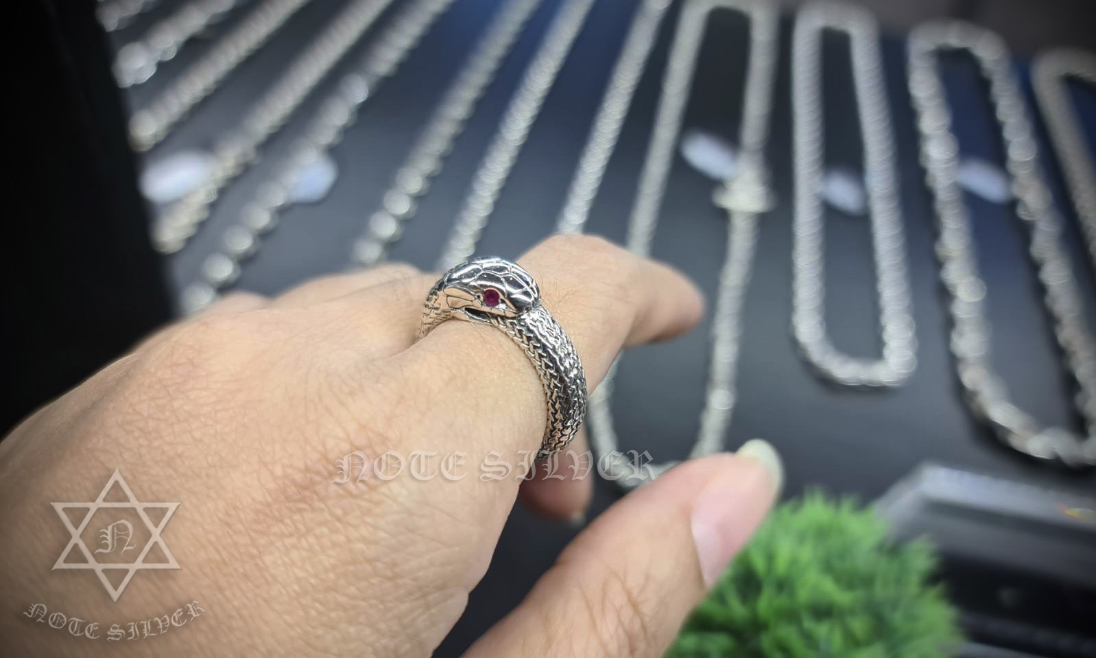 แหวนเงินแท้ ลายงูกินหาง ดวงตาฝังพลอย (รุ่นเล็ก 5mm) Ouroboros Sterling Silver 925 NSRG2708