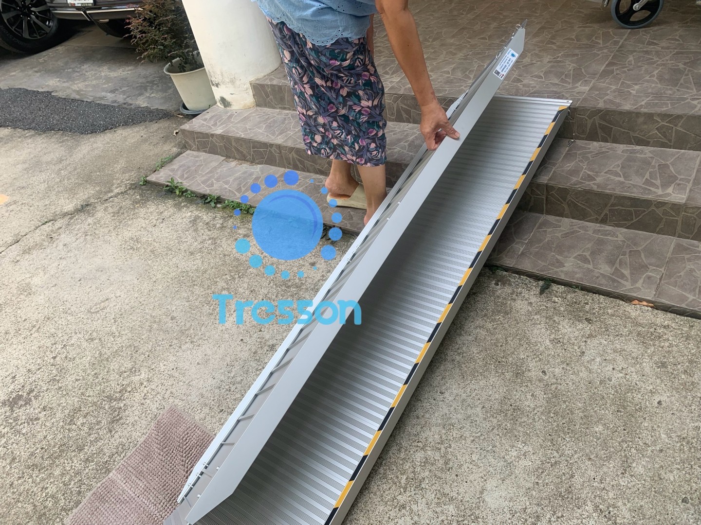 ทางลาดรถเข็นอลูมิเนียม ยาว 180ซม. กว้าง 73ซม. ขอบกันตก 5ซม.พกพา พับได้ ใช้ได้ถึงความสูงสุด 45 cm**มีของพร้อมส่ง - Aluminium Ramp 6f 180x76x5 cm 16kg