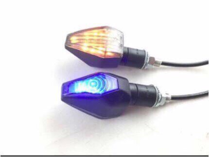 ไฟเลียว3เหลี่ยมเล็กพร้อมไฟหรีสีฟ้า