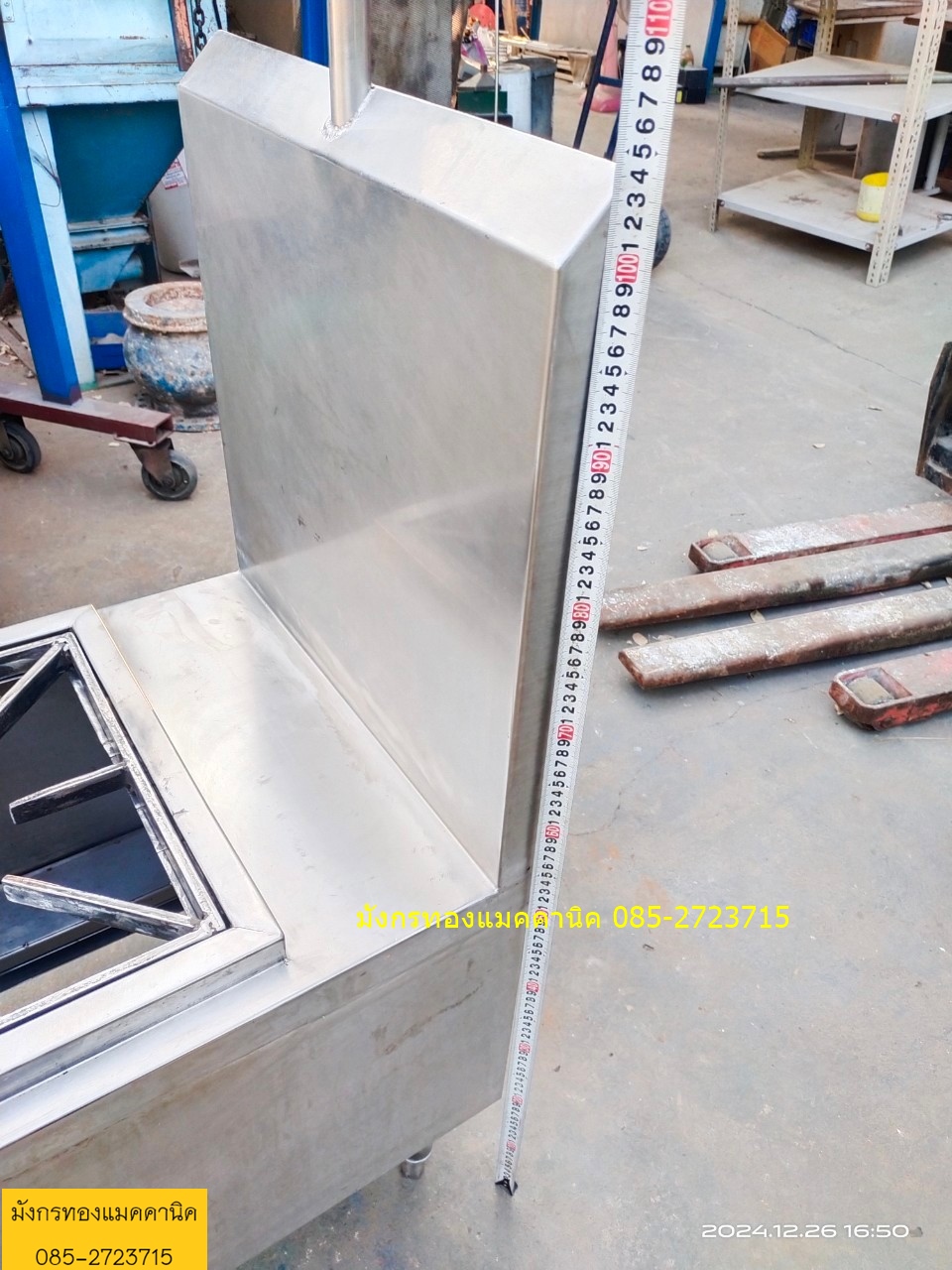 เตาซุปทรงเตี้ย มีปีกหลัง วัสดุสแตนเลส 304 อย่างหนา ขนาด 50x80x55 ซม. ปีกสูง 105 ซม. วาล์ว Kitz 3 หัว ขาปรับระดับได้