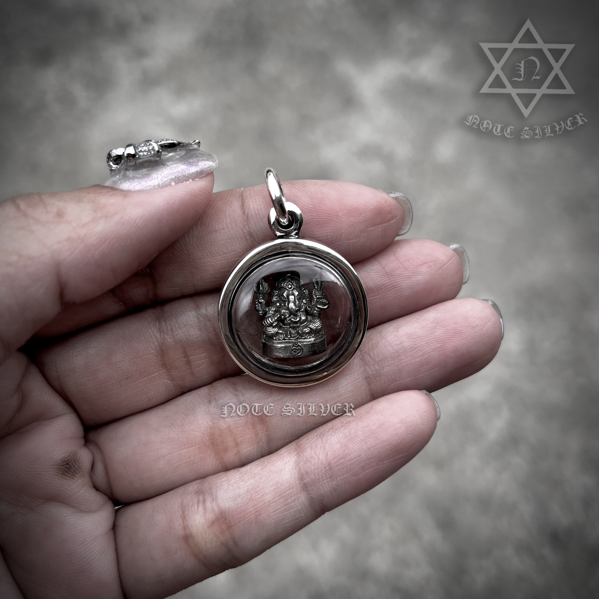 องค์พระพิฆเนศ เลี่ยมจับขอบสันขอบเหลี่ยม Sterling Silver 925 NSSV3363