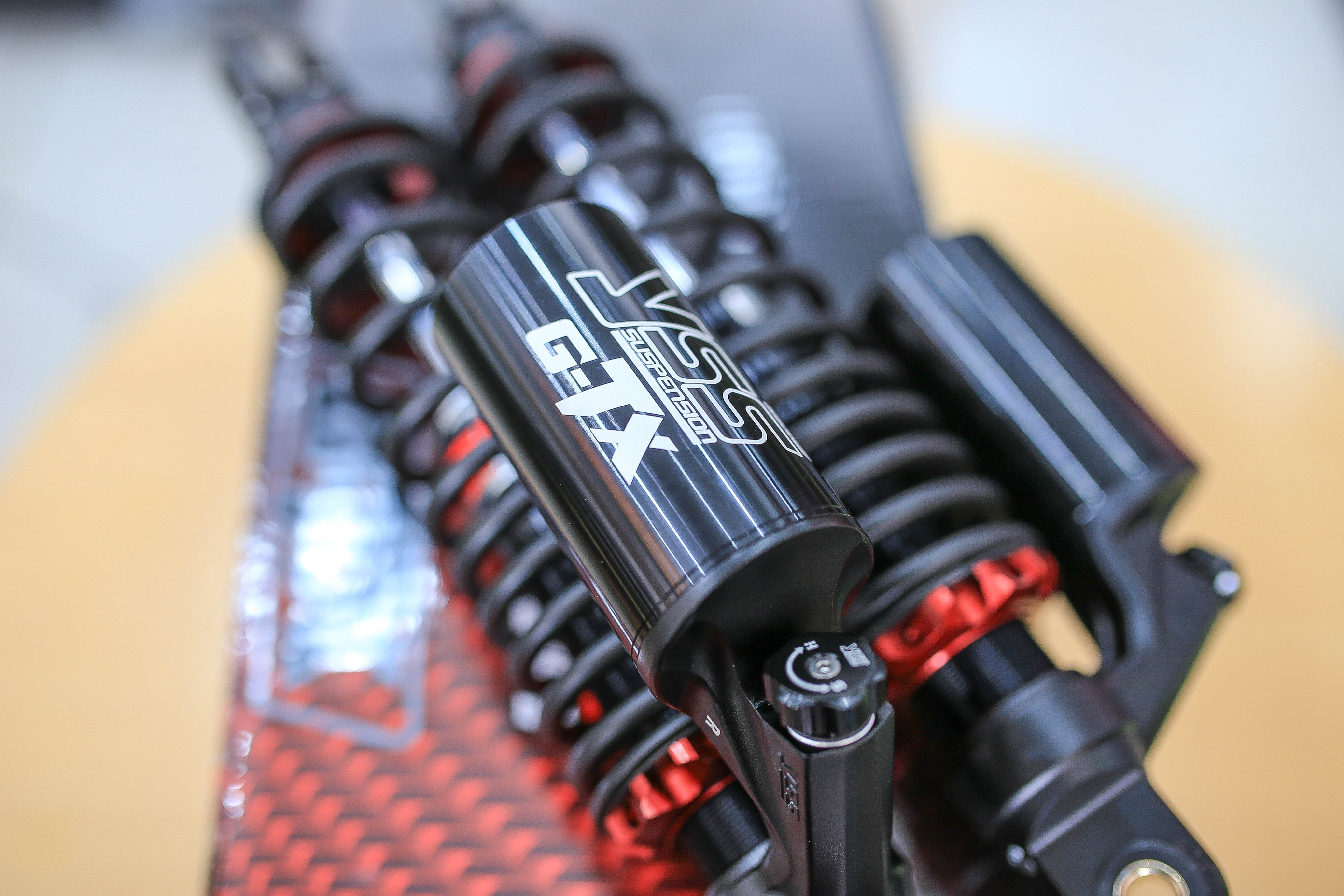 โช้ค YSS G-TX รุ่น Xmax300 BLACK SERIES TG302-350TRC 18AL88A 350mm.