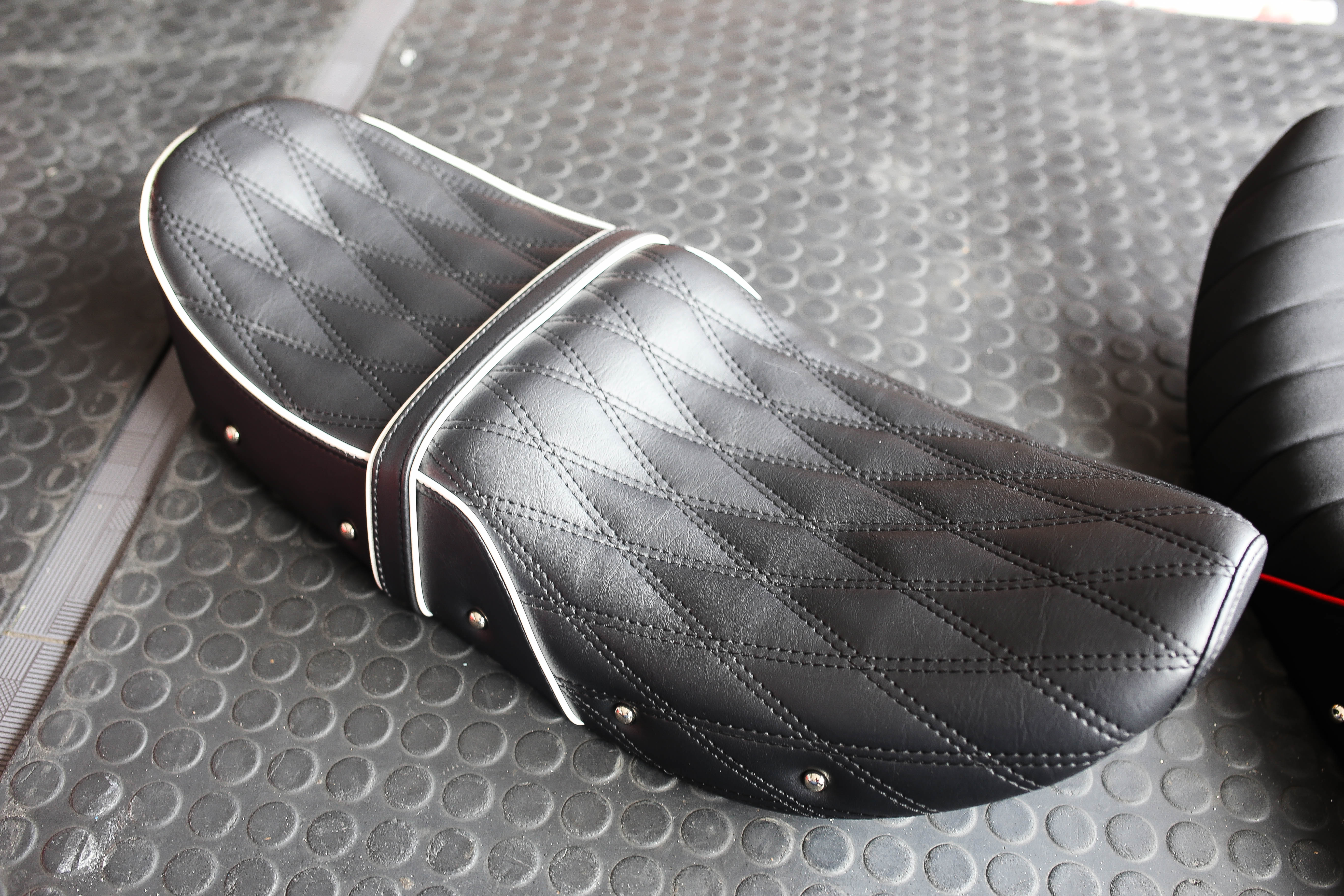 สินค้าใหม่ เบาะ DAX125 หน่อยวัดด่าน มี5สี13ลาย โครงเทียม สวยเข้ารูป