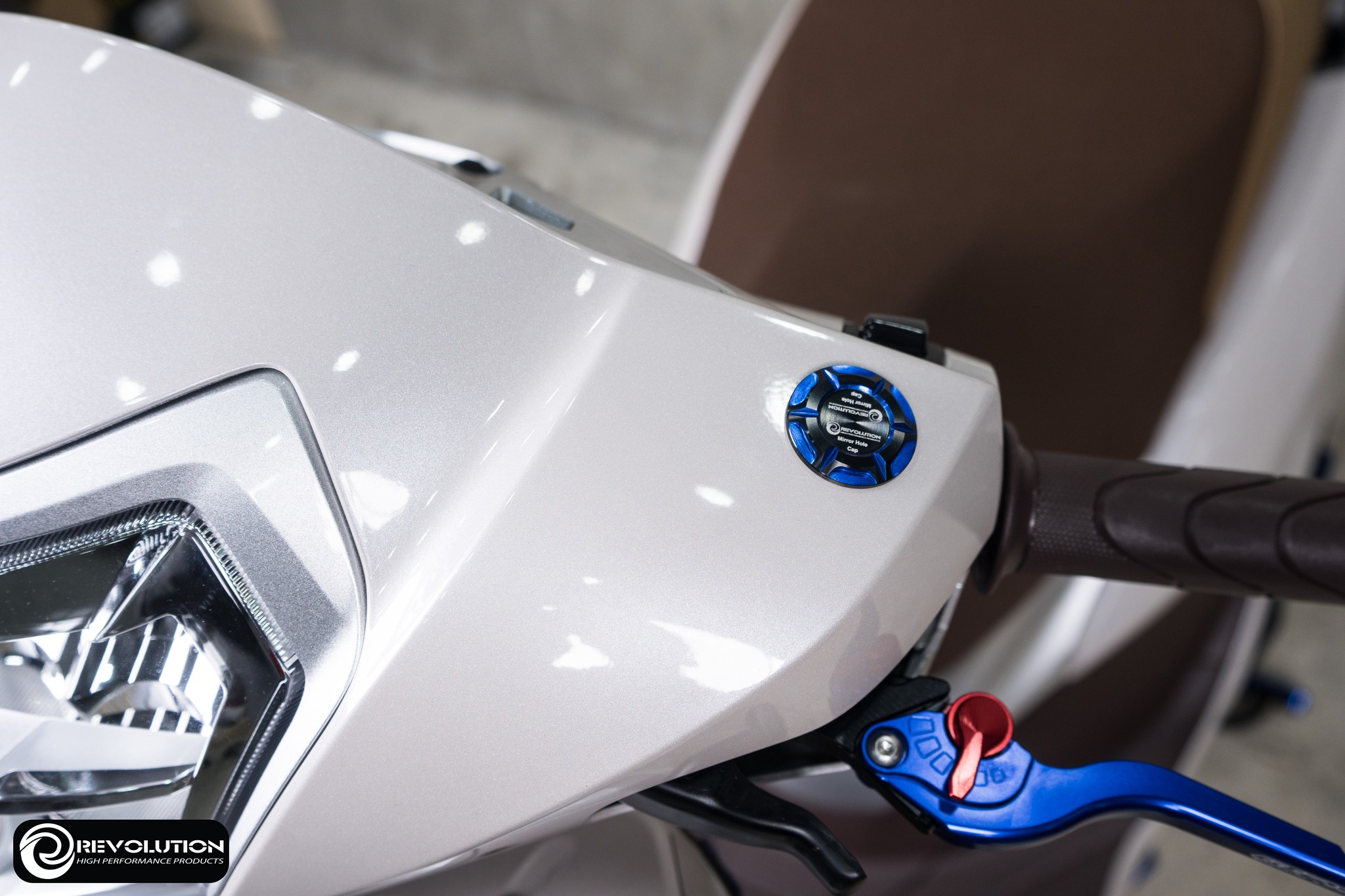 ตัวอุดรูกระจก ทูโทน REVOLUTION LEAD-125 NEW 2025 - ดำแดง - ดำทอง - ดำเทา - ดำส้ม - ดำน้ำเงิน - ดำเขียว- ดำม่วง ราคา 550 บาท/คู่