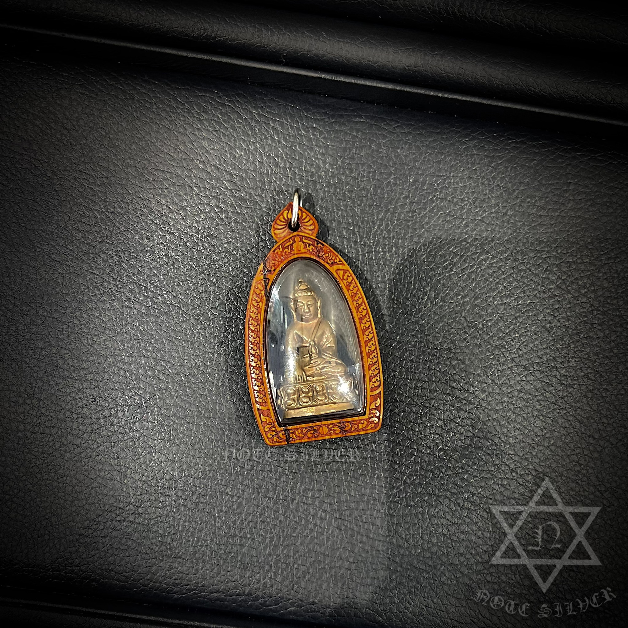 กรอบพระ ไม้มงคล เลี่ยมพลาสติกกันน้ำ NSBD3480