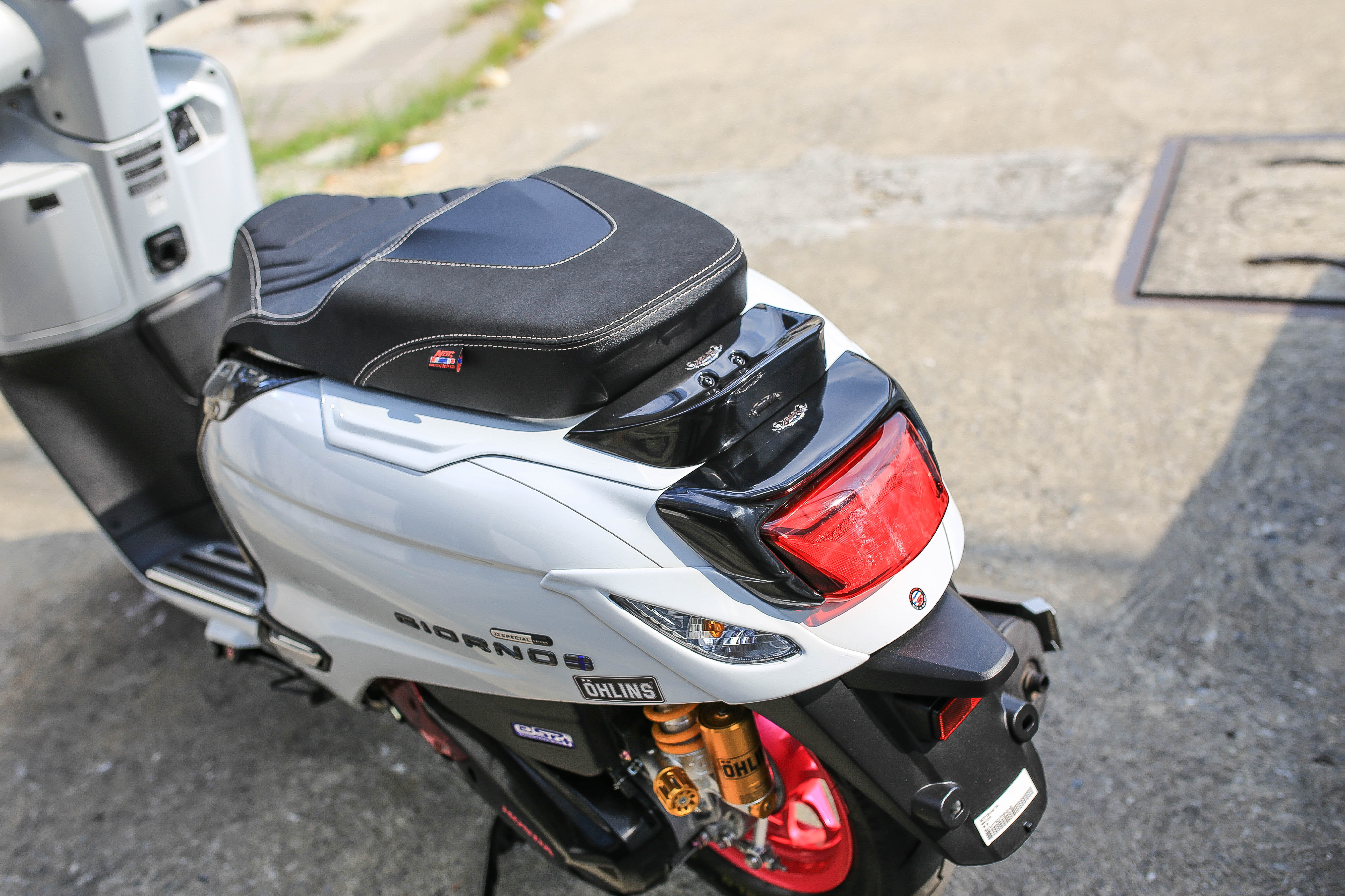 Giorno+ ตัวปิดรูมือจับท้าย (ไม่มีสปอยเลอร์ ) Rear hole cover 1500฿ ชุดตัวปิดรูมือจับท้าย พร้อมสปอยเลอร์ Rear hole cover with spoiler 2100฿