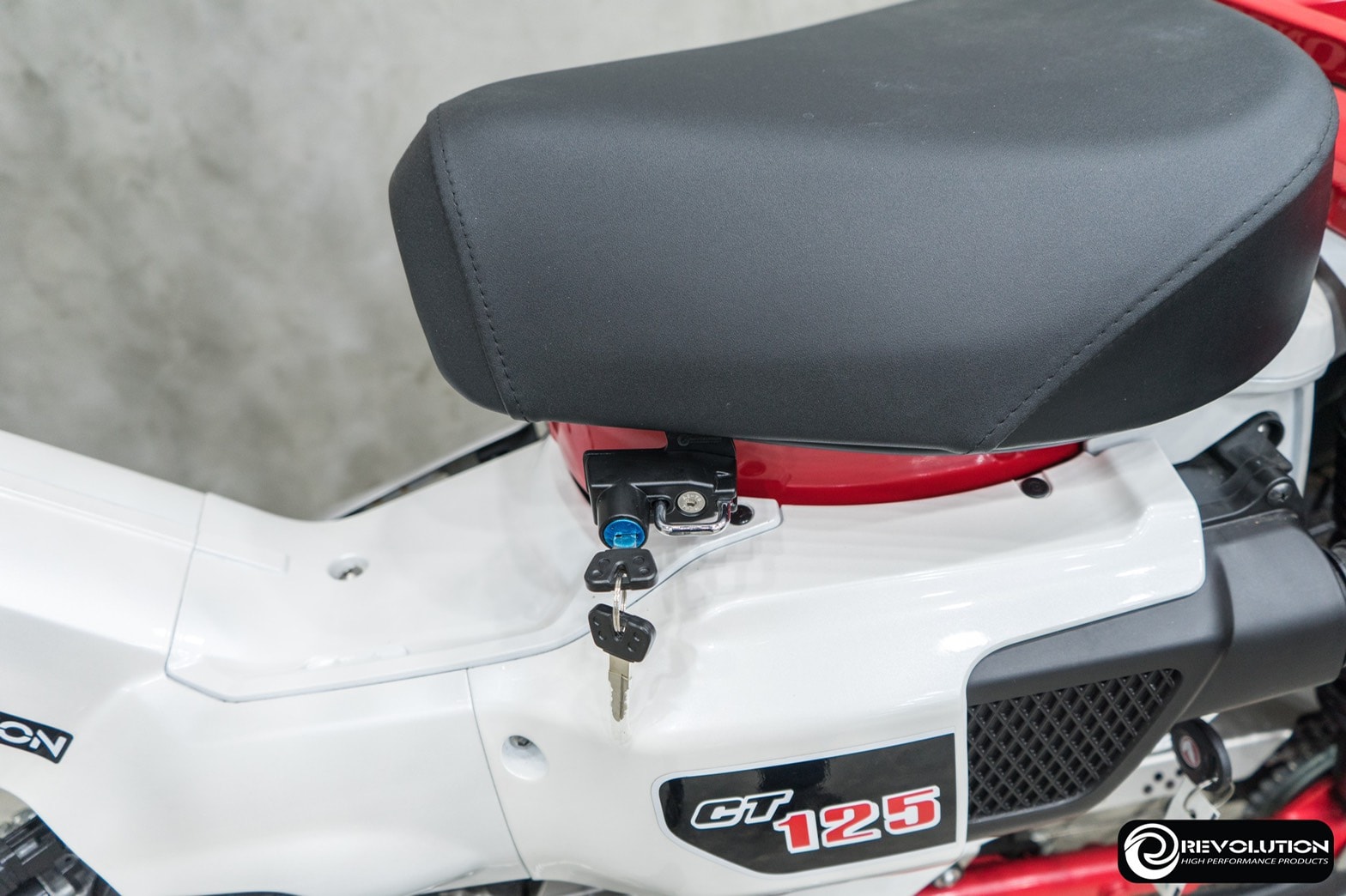 ทีล็อคหมวกกันน็อค REVOLUTION CT125 ราคา950