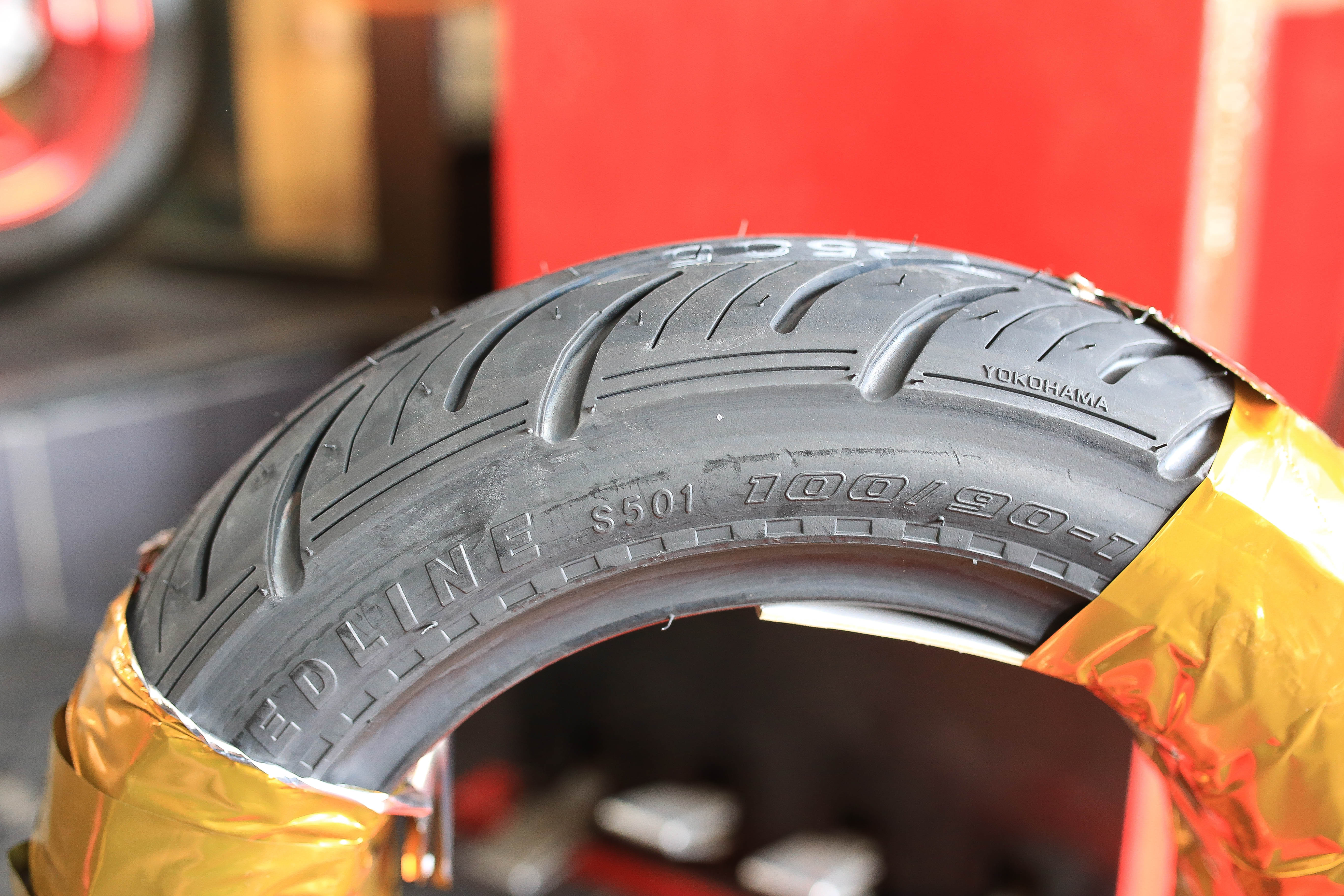 ยางYokohama ขอบ10-12 มาตราฐานญี่ปุ่น หน้า 120/70-12 หลัง100/90-10 HONDA LEAD 125 ใช้สำหรับรถจักรยานต์ยนต์