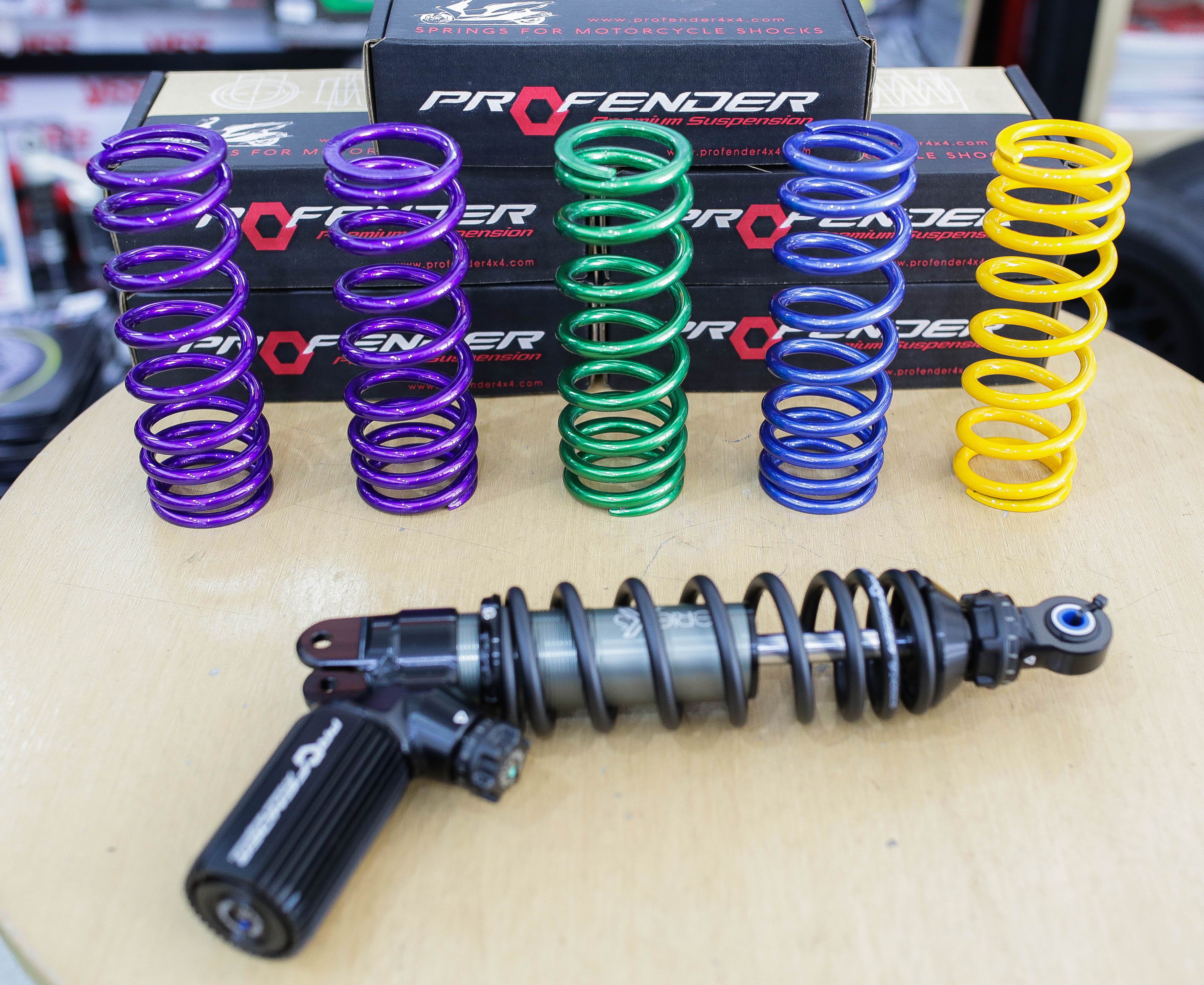 โช๊คสีสปริง profender สีพาวเดอร์โค๊ด โปรโมชั่น ลูกค้าซื้อโช๊คจากทางร้าน ซื้อสปริงสีเพิมเงิน300เท่านั้นครับ