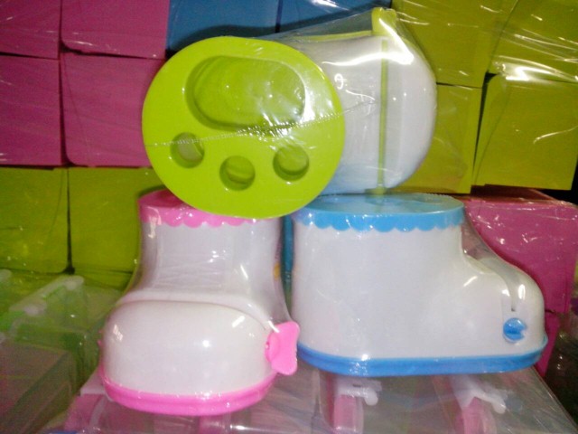 กล่องใส่แปรงสีฟันรูปรองเท้า 801 (PMP)