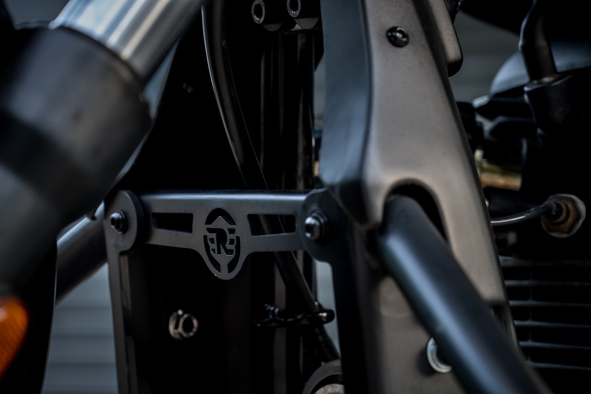 Royal Enfield METEOR 350 (เมธิออ 350) 1.หน้ากากโม่งใหญ่ 3990฿ 2.คาดกลางถัง 1950฿ 3.ครอบฝากระเป๋าข้าง 1990฿ 4.ครอบเครื่อง 2300฿ 5.แคชบาร์+อกไก่ 4700฿