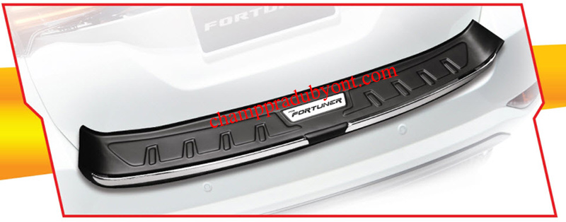 กันรอยท้าย TOYOTA FORTUNER 2015-2016 (V.3)