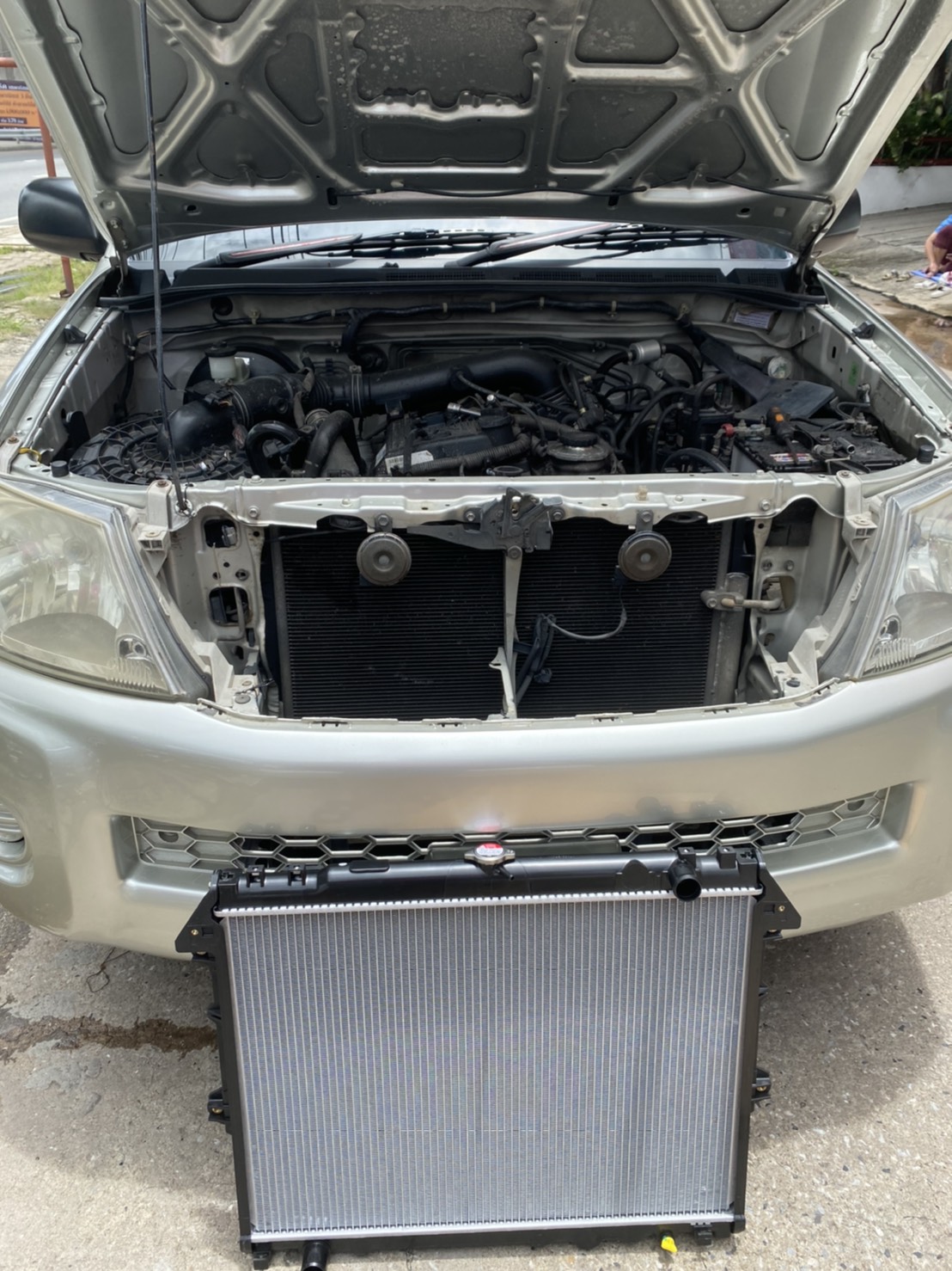 งานติดตั้งหม้อน้ำรถยนต์นอกสถานที่่