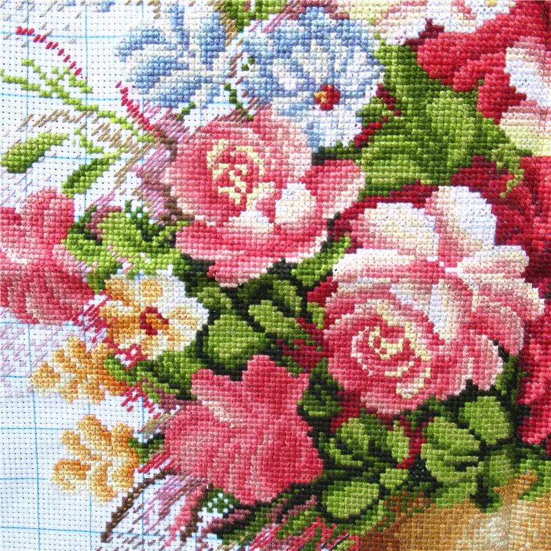 vase-1013 *พร้อมส่ง* ชุดปักครอสติช ลายแจกันดอกไม้หลากสี (ไม่มีเดินเส้น ผ้า11CTพิมพ์ลาย ปัก 3 เส้นเล็ก) ขนาด 60*55 ซม.ผ้าครอสติช 11CTพิมพ์ลายปักบนผ้า ไหมคอตตอน 46 สี ผังลาย เข็ม