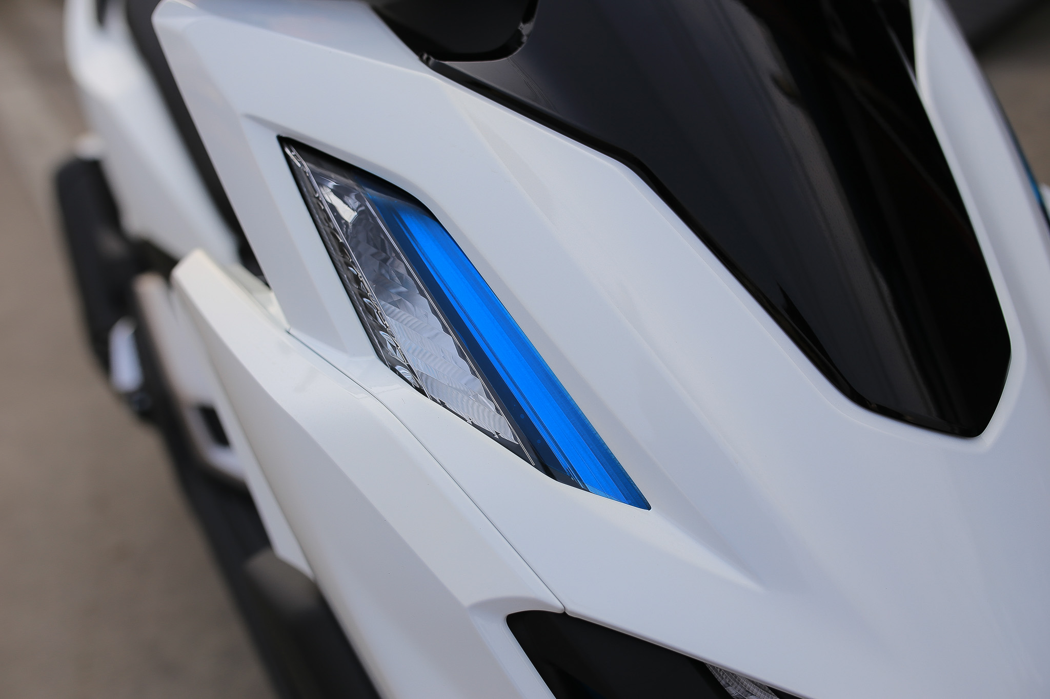 ฟิล์มไฟหรี่ click 160 มีสีชา น้ำเงิน แดง เหลือง ราคา80