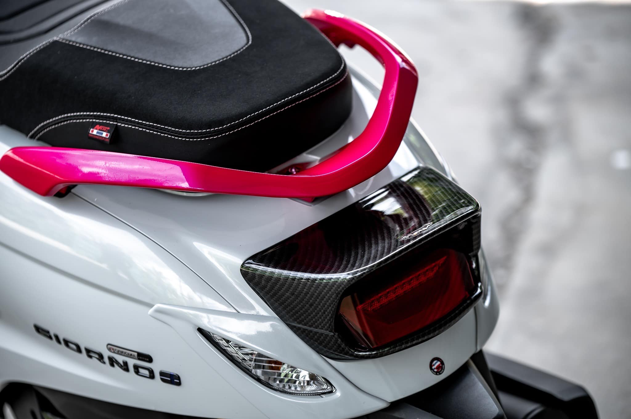 ครอบไฟท้ายตัวใหญ่ ASURA Giorno+ สีดำเงา ราคา 1400