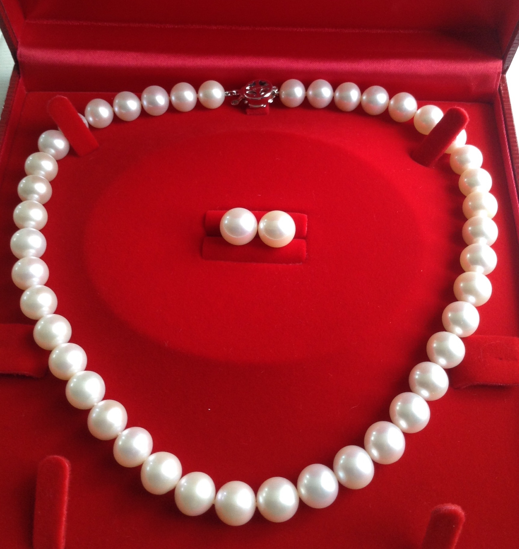 ชุดไข่มุกแท้ สร้อยคอ และ ต่างหูมุกกลม ขนาด 10-11 มิล AAA