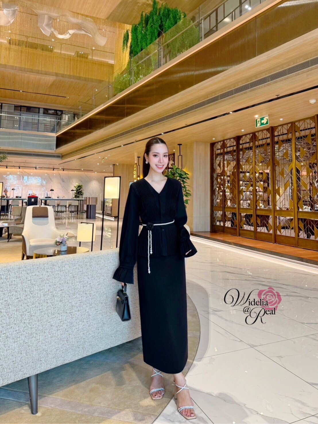 Korea Set 3ชิ้น เสื้อแขนยาว+กระโปรงยาวทรงสอบ+เข็มขัดไข่มุก