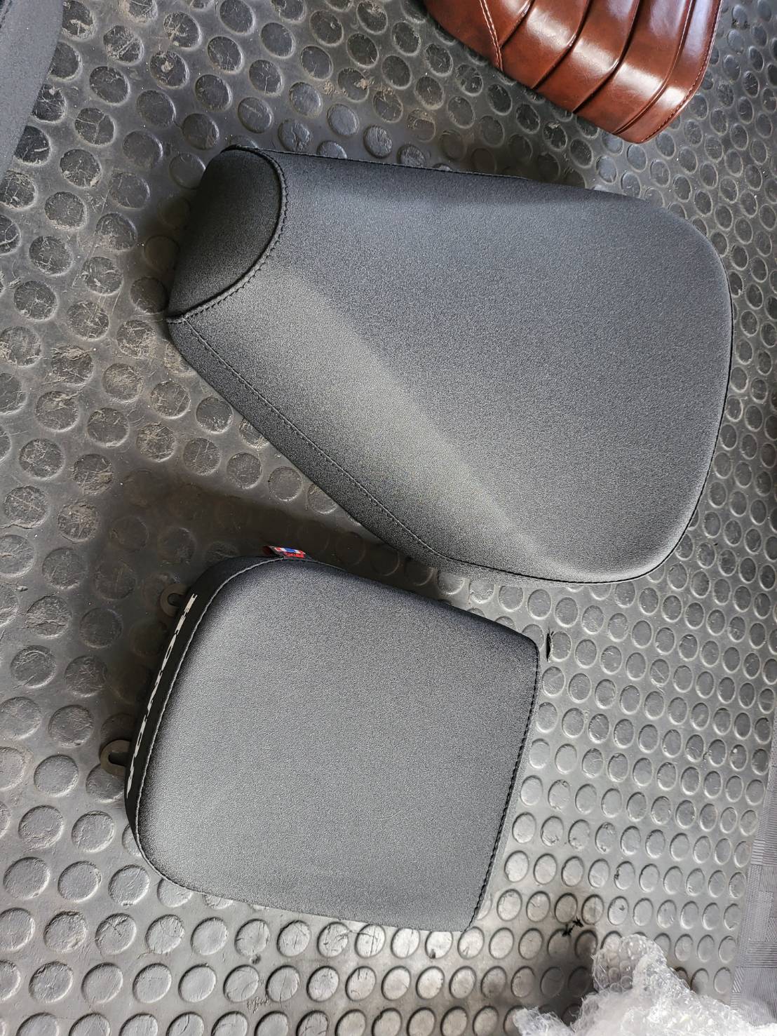 เบาะหน้าหลัง HONDA C125 หน่อยวัดด่าน มี2ลาย สีแดง ดำ น้ำตาล ชุดละ3500