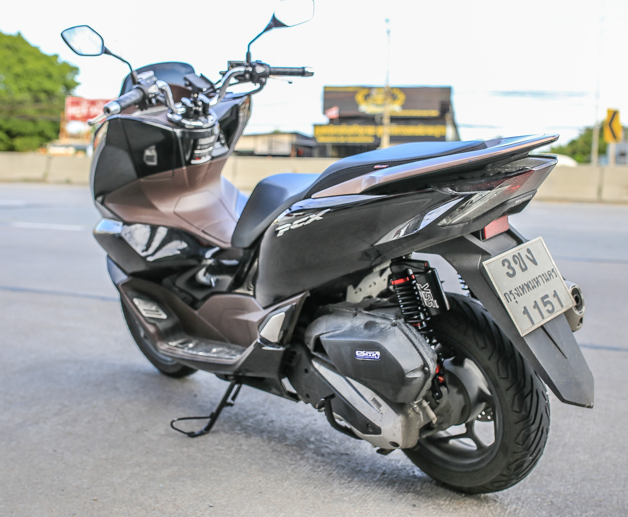 โช๊ค Yss G-SPORT ความสูง365MM PCX160 TG302-365TRJ-02-888A ราคา7900 บาท แถมสปริง1ชุด