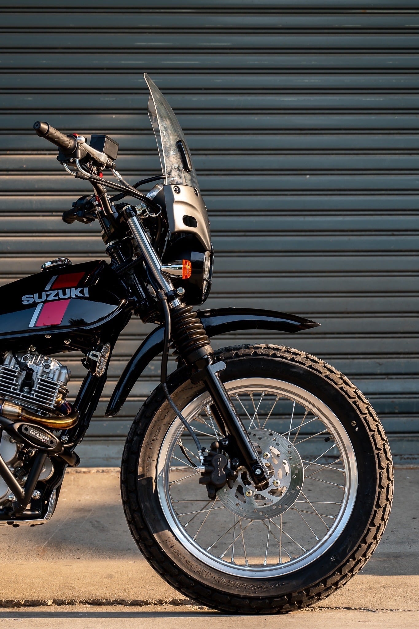 ของแต่ง Suzuki VanVan 200 MOTOZAAA VanVan200 / 125 1.ชิวหน้า V.1 2200฿ 2.ชิวหน้า V.2 2700฿ มีหน้ากาก 3.ชุดบังโคลนหน้า 2900฿ 4.แคชบาร์ 3990฿ ( มาพร้อมกันแคร้ง การ์ใต้ท้องเครื่อง ) 5. แร็คท้าย 3500฿ 6.แร็คกระเป๋าตัวใหญ่ 2100 ฿ 7.กระเป๋าข้างกันน้ำ 2690฿ 8.กั