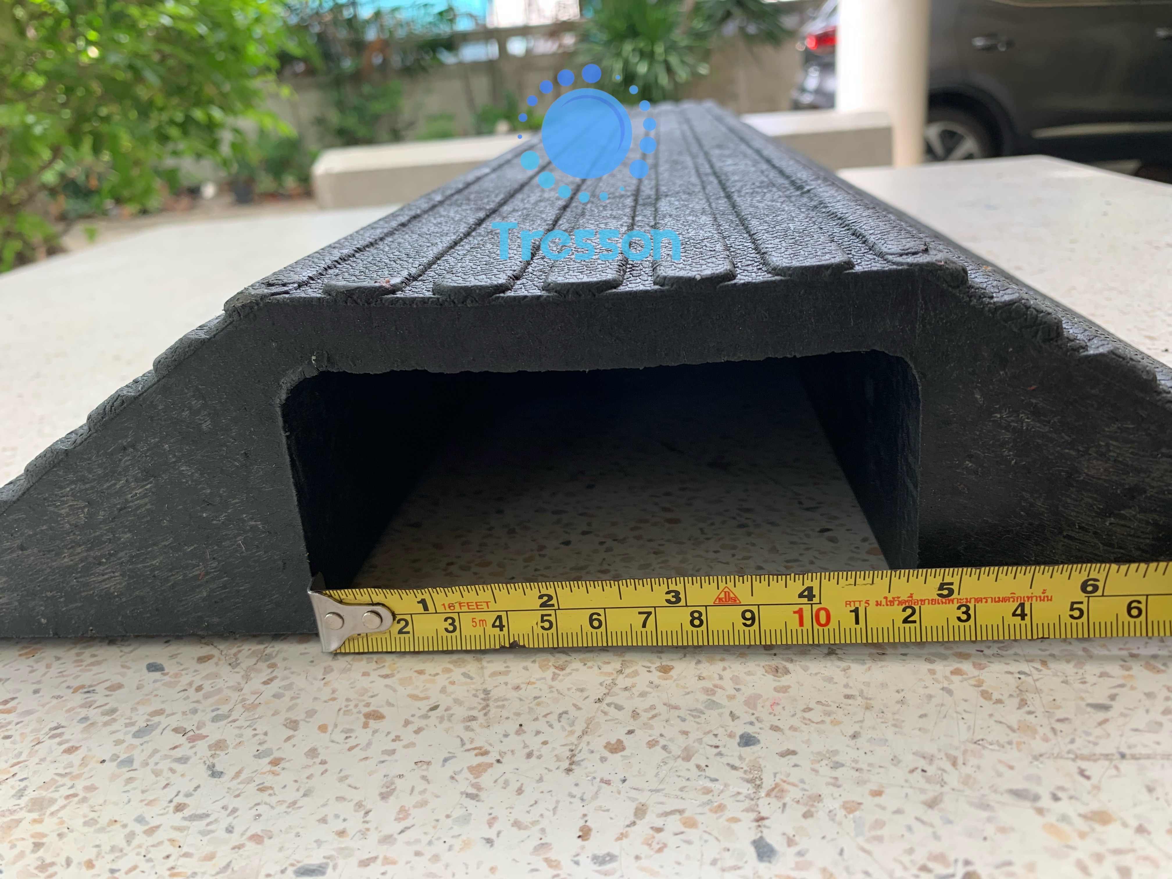 ทางลาดยางครอบท่อ ครอบสายไฟ ข้ามธรณีประตู สูง 8 ซม. กว้าง 40 ซม. ยาว 80 ซม(ด้าน) ขนาดช่อง 12x6 cm-นน.7 kg รับนน.สูงสุด700kg. Rubber Wire Cover Ramp 8x40x80 cm 13 kg