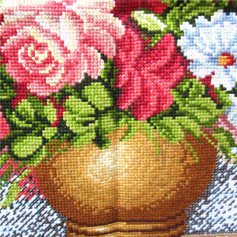 vase-1013 *พร้อมส่ง* ชุดปักครอสติช ลายแจกันดอกไม้หลากสี (ไม่มีเดินเส้น ผ้า11CTพิมพ์ลาย ปัก 3 เส้นเล็ก) ขนาด 60*55 ซม.ผ้าครอสติช 11CTพิมพ์ลายปักบนผ้า ไหมคอตตอน 46 สี ผังลาย เข็ม