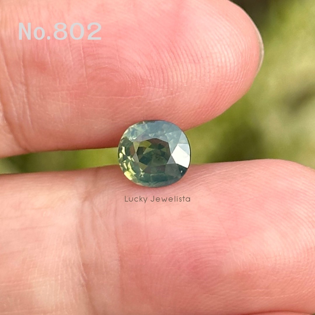พลอยเขียวส่อง บางกะจะ Green Sapphire พลอยดิบ สีเขียว 1.25 กะรัต ทรงไข่กึ่งคุชชั่น 1