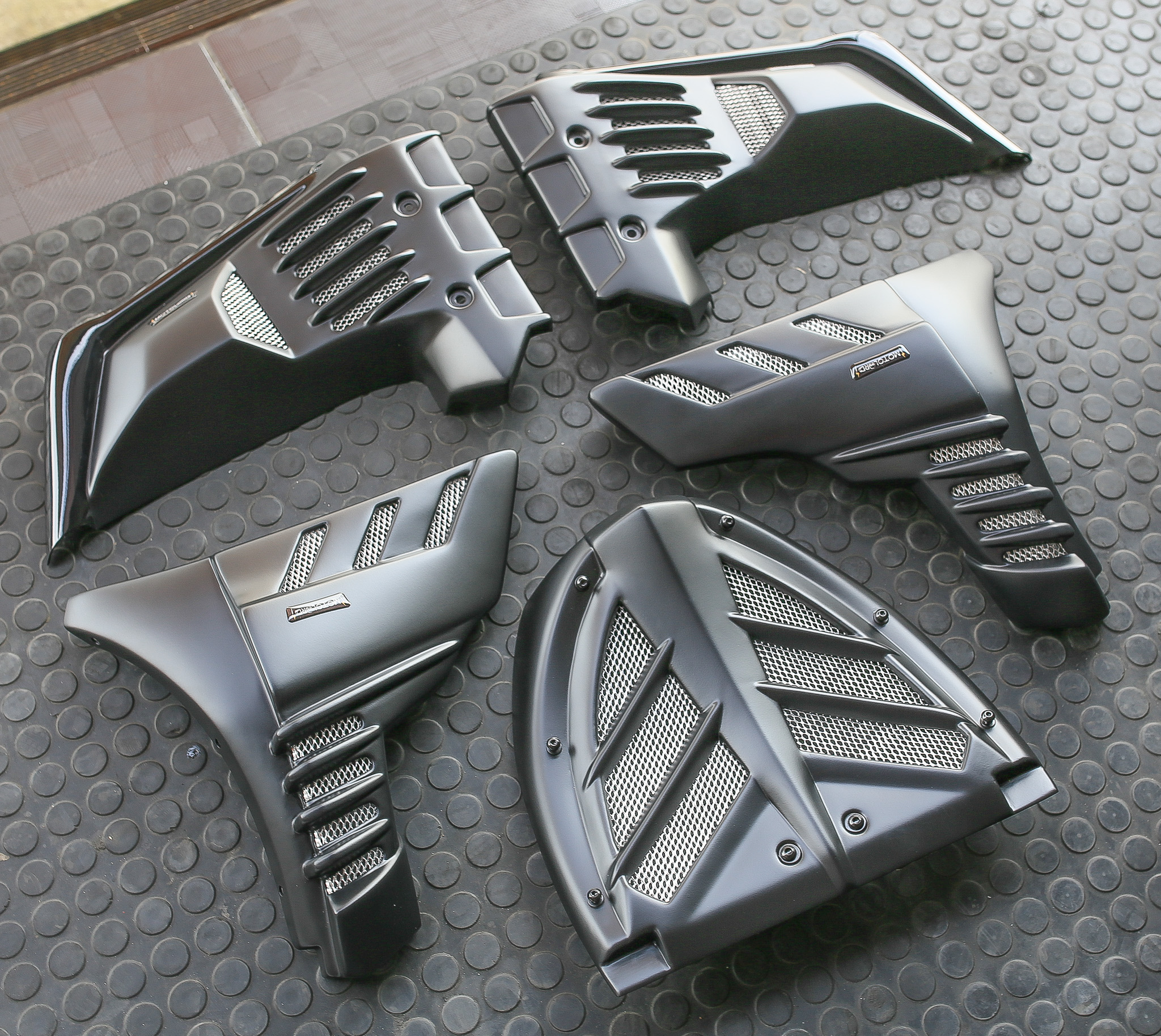 ชุดอกไก่แต่ง+แผ่นบังหัวเครื่องแต่ง Motolord V2 For Rebel300&500 ราคา5300