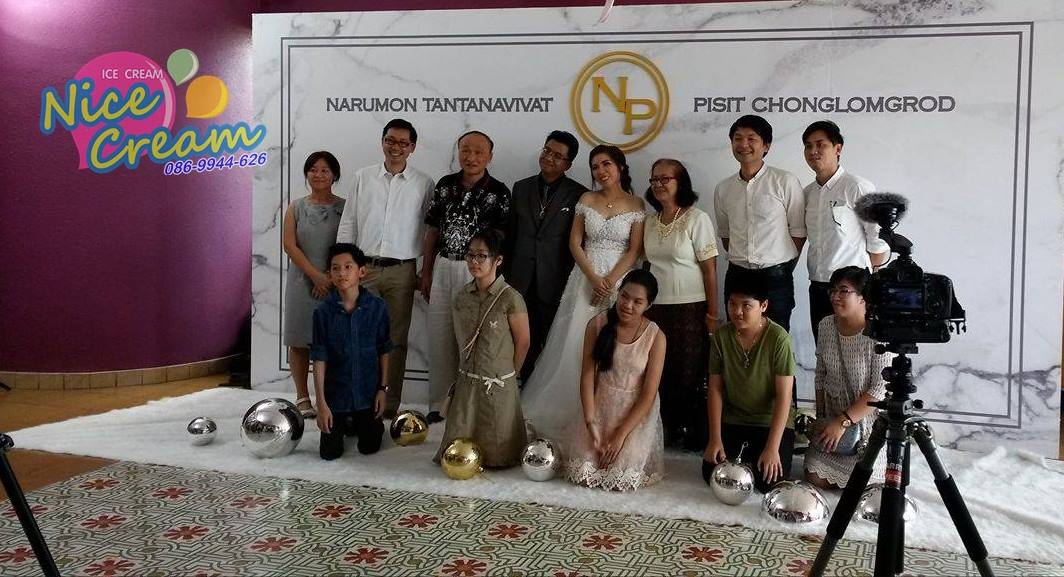 ออกบูธแจกไอศครีม งานแต่งคุณนฤมล & คุณพิสิท @ ร้านบิวริมน้ำ วันที่ 24 ธ.ค. 2559