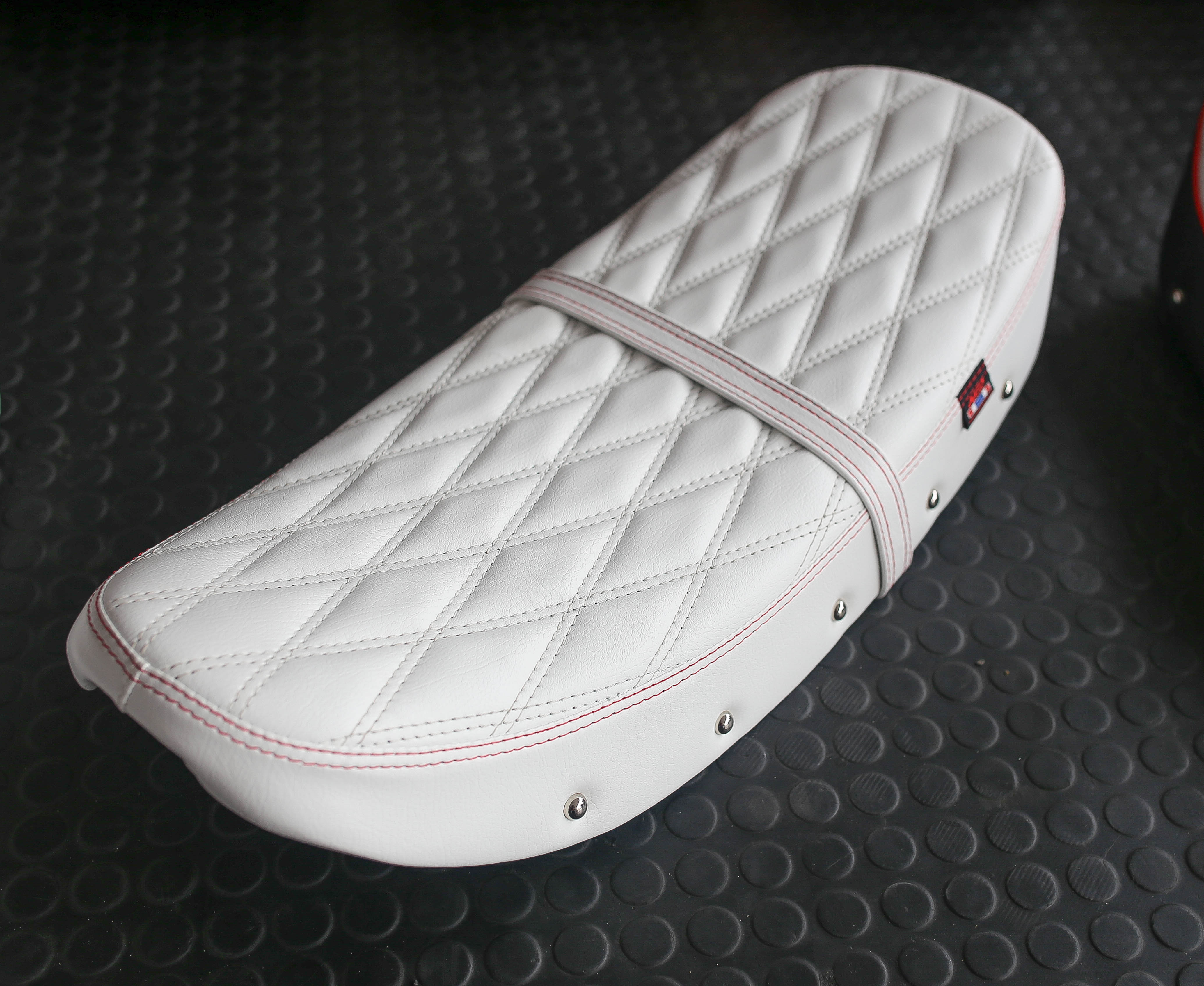 สินค้าใหม่ เบาะ DAX125 หน่อยวัดด่าน มี5สี13ลาย โครงเทียม สวยเข้ารูป