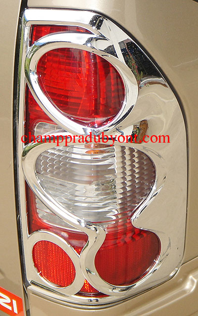 ครอบไฟท้ายโครเมี่ยม ISUZU D-MAX 02-06