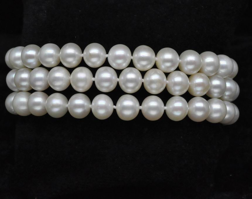 ชุดไข่มุกแท้ สร้อยคอ และ สร้อยข้อมือ แบบ 3 ชั้น 6-6.5 มิล AAA