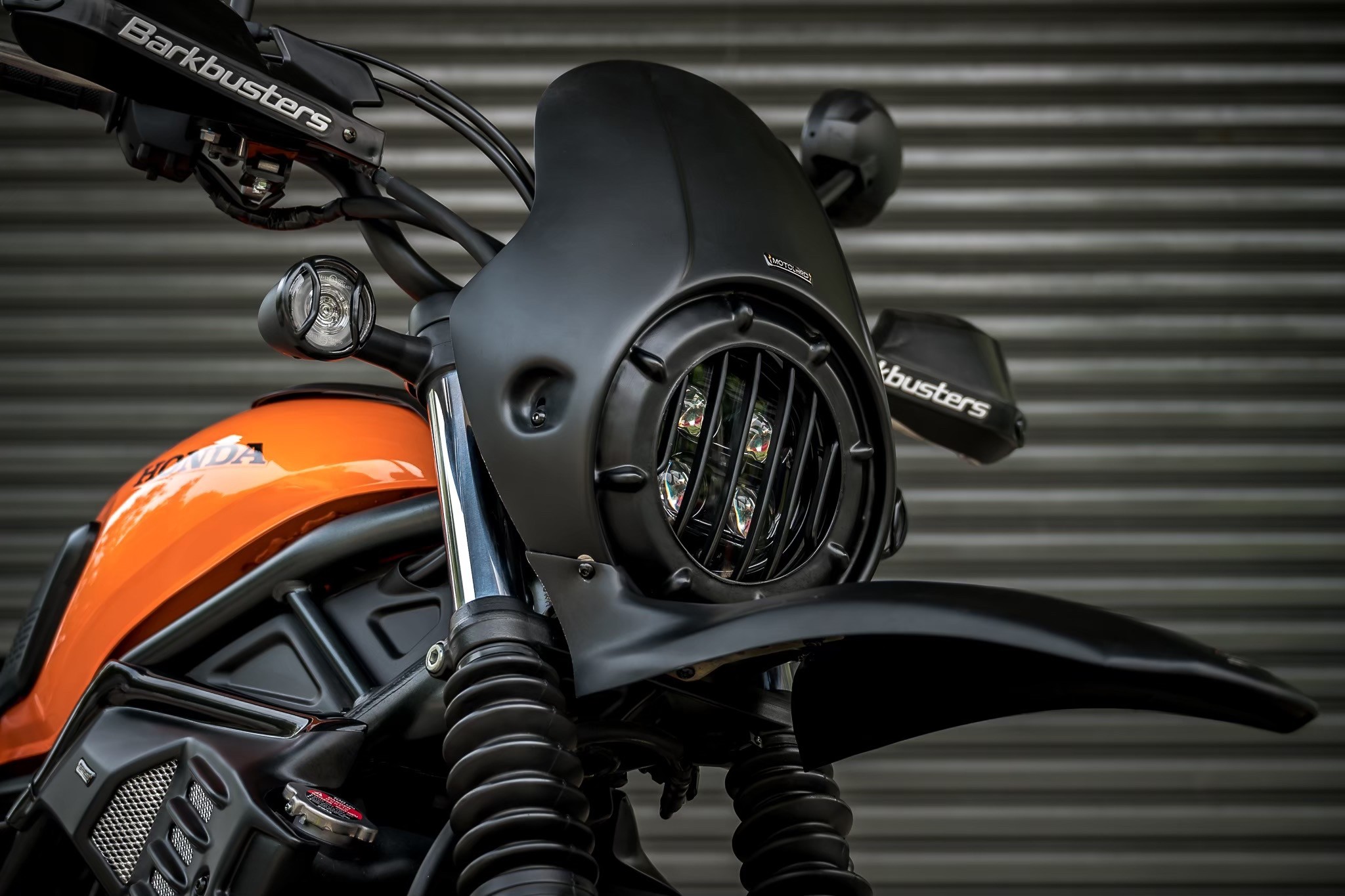 หน้ากาก Cl300,500 CL V1 MotolordD 2490฿ ( ในภาพ ไม่รวมตะแกรงไฟ )