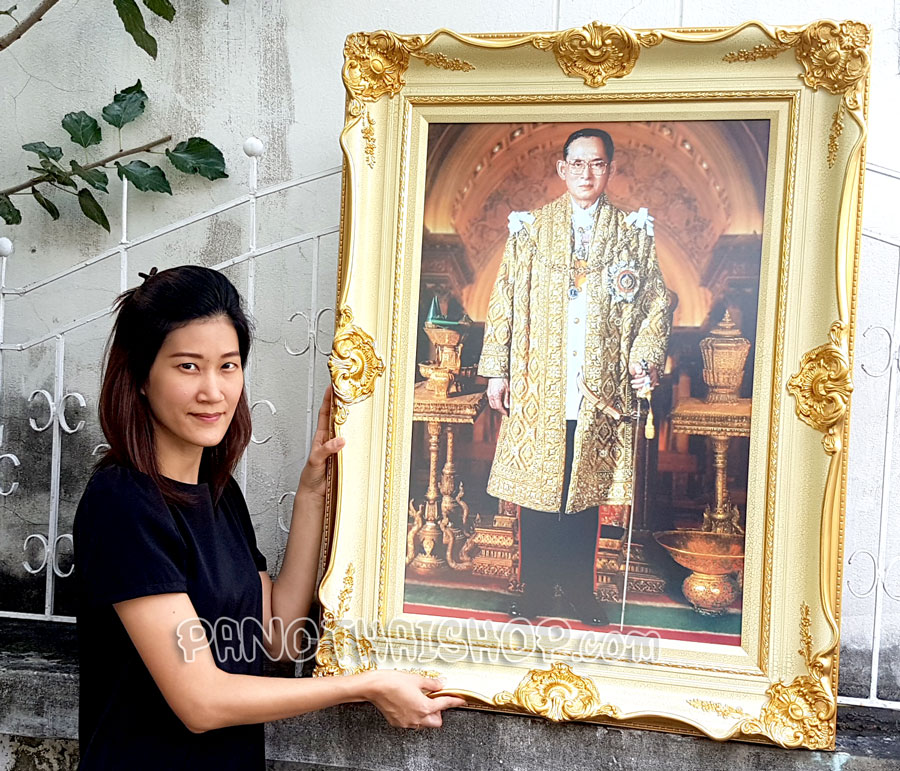 กรอบรูปในหลวงรัชกาลที่ 9 สุดพรีเมี่ยมอย่างดี อลังการสวยงามทรงคุณค่าและดีที่สุด