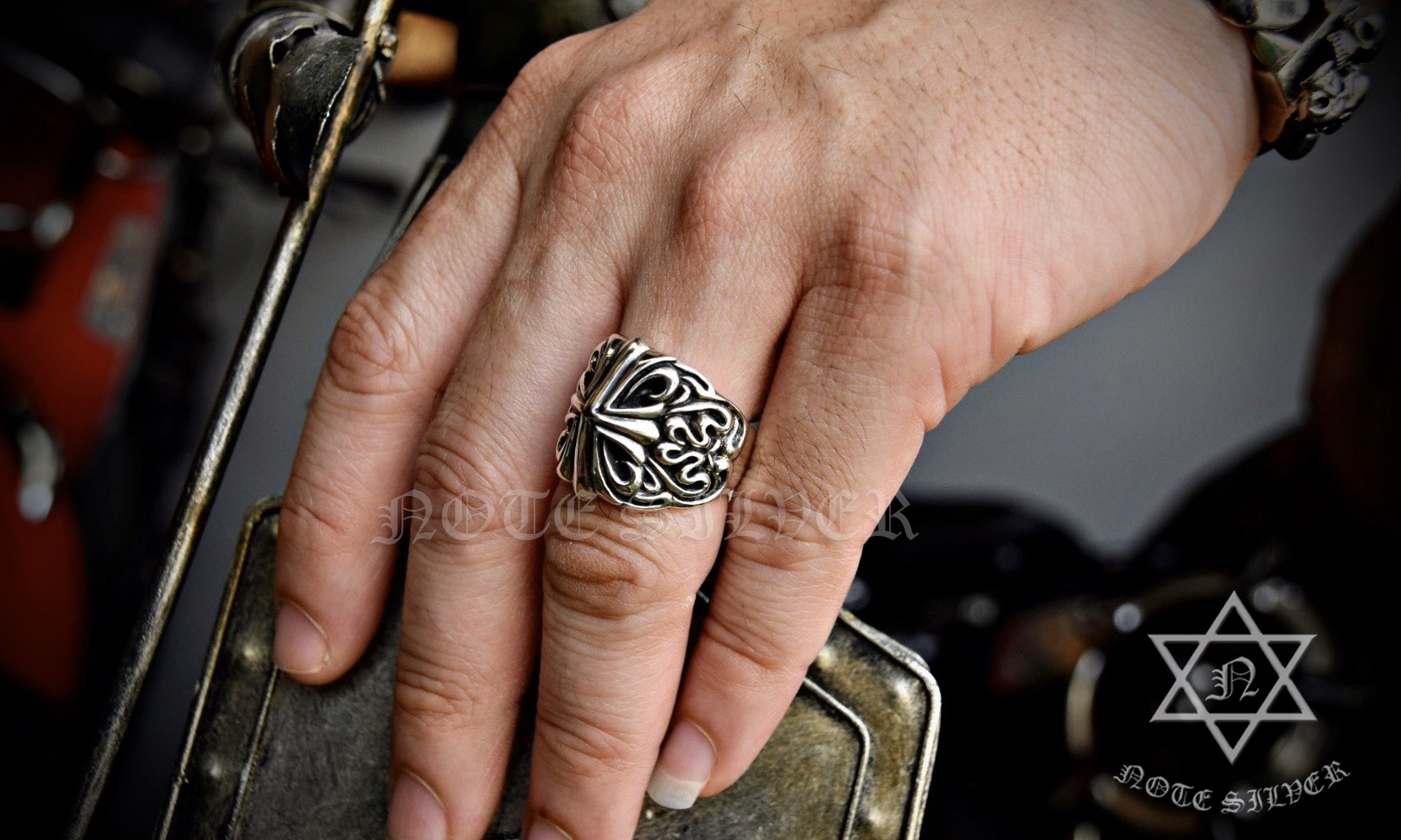 แหวนเงินแท้ ลายโล่กอธิค Sterling Silver 925 NSRG1373