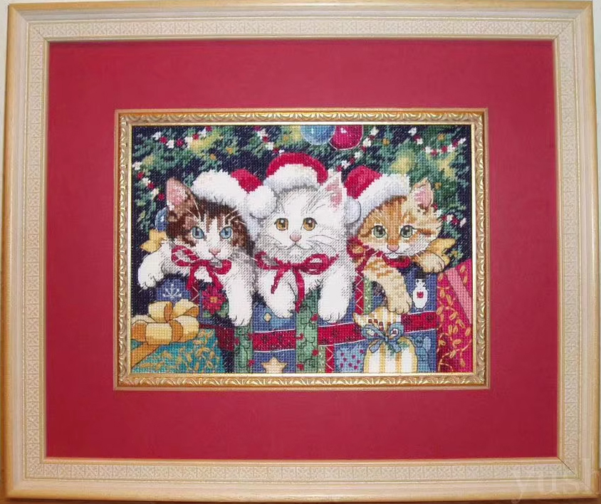 cat-1143 *สินค้าหมด* ชุดปักครอสติช ลายแมวน้อยคริสต์มาส (ปักเต็มผืนผ้า ปักครั้งละ 3 เส้นเล็ก) ขนาด 38*27 ซม.ผ้าครอสติช 11CTพิมพ์ลายปักบนผ้า ไหมคอตตอน 35 สี ผังลาย เข็ม