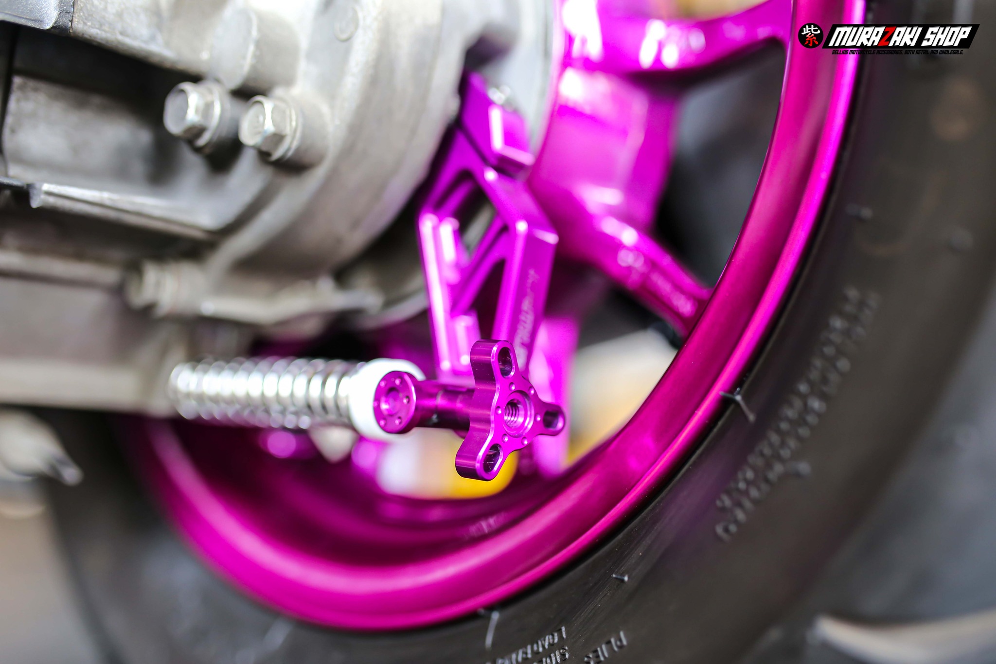 มือลิง Kamui ตรงรุ่น #Giorno งานสล็อตCNC มีให้เลือก 8 สี เงิน/เขียว/แดง/ดำ/เทา/ส้ม/ม่วง/น้ำเงิน 750฿