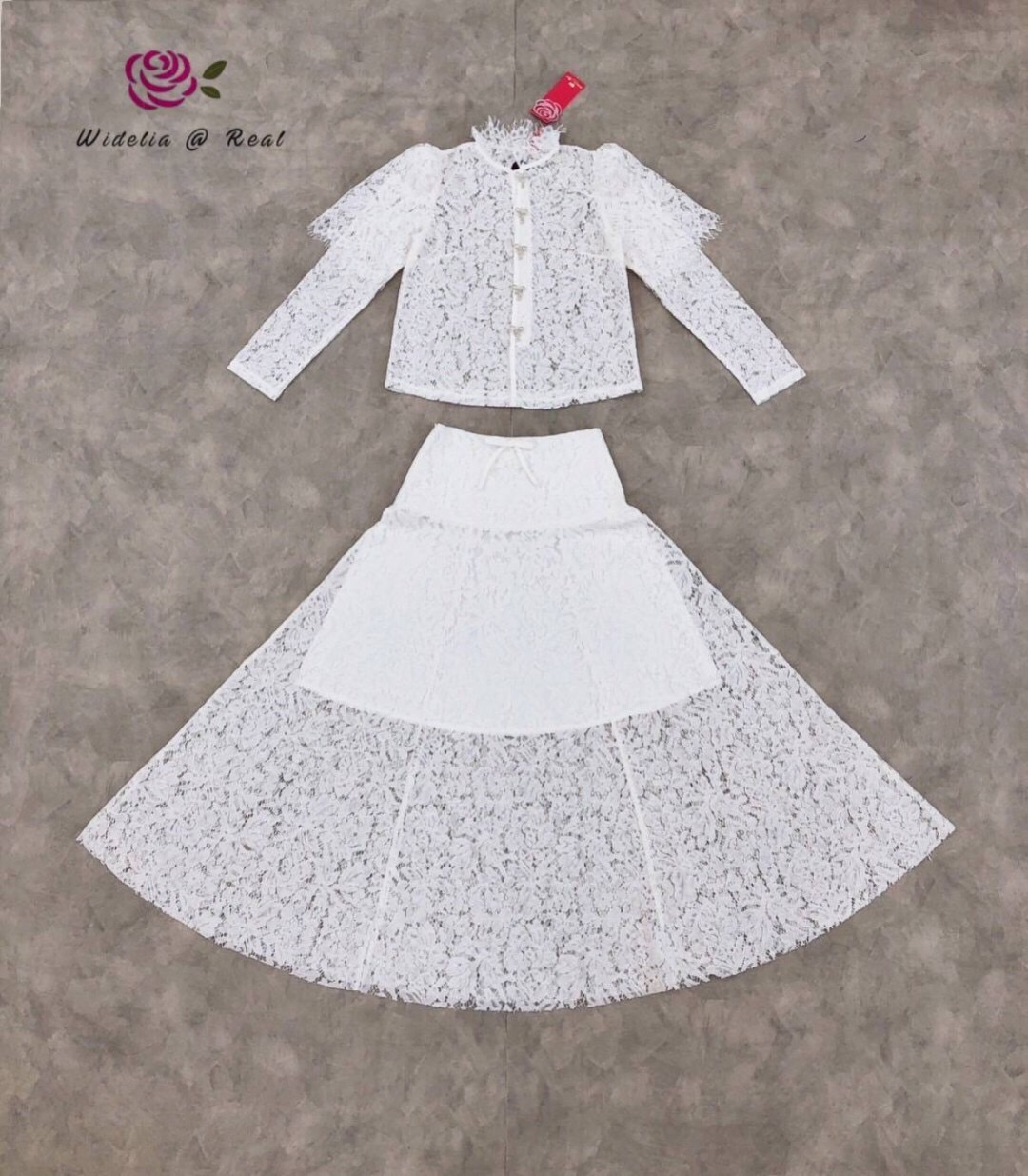 Korea Set :: เสื้อแขนยาวตัวสวยทรงดี ช่วงแต่งผ้าลูกไม้อีกชั้นเพิ่มความเก๋