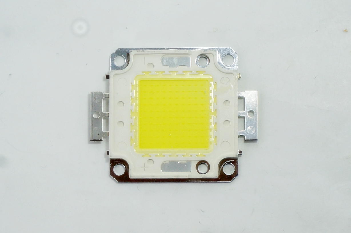 100W High power LED แสงขาว แรงดัน 30 - 36V อัตราความสว่าง 11,000LM