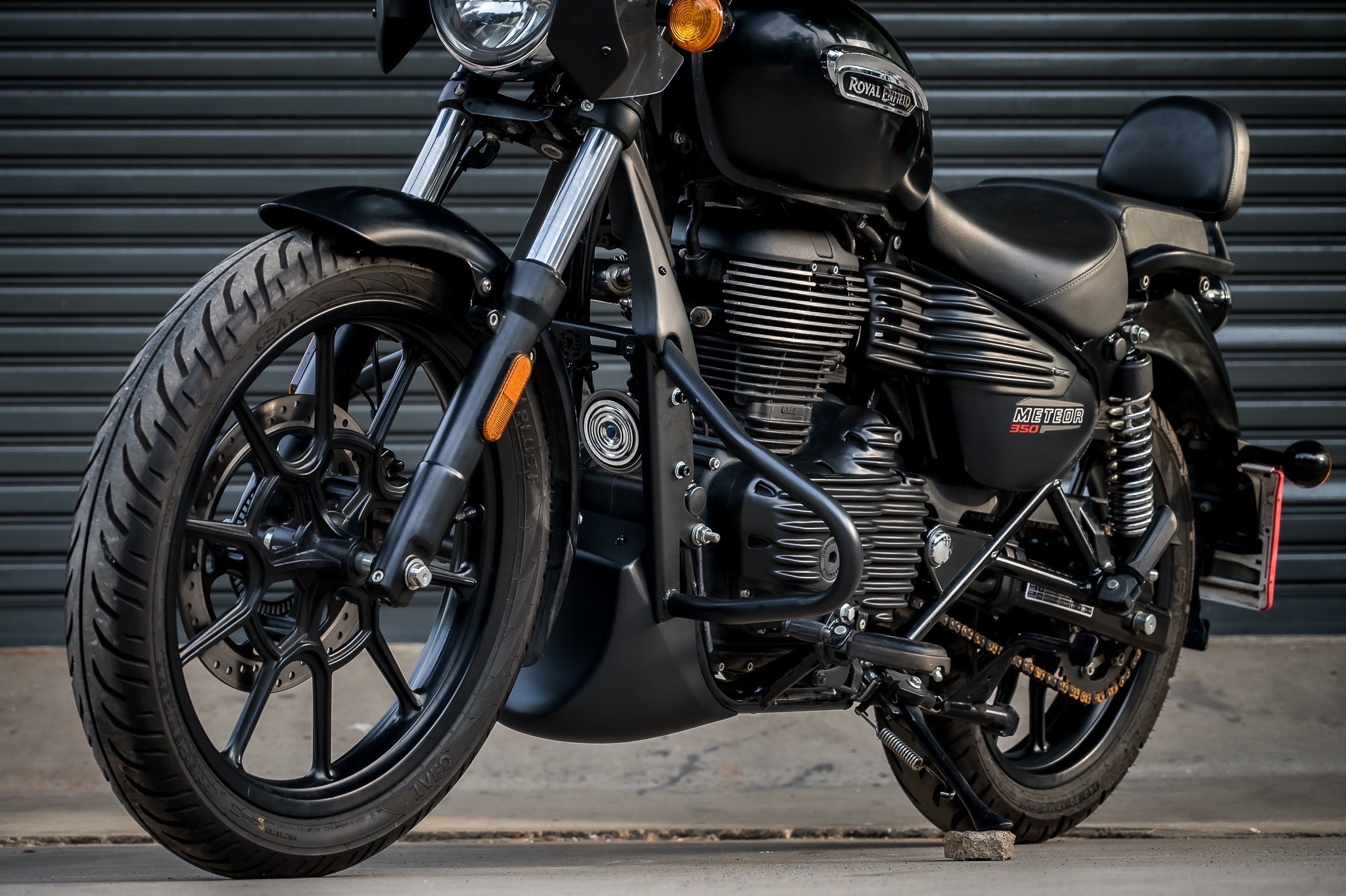 Royal Enfield METEOR 350 (เมธิออ 350) 1.หน้ากากโม่งใหญ่ 3990฿ 2.คาดกลางถัง 1950฿ 3.ครอบฝากระเป๋าข้าง 1990฿ 4.ครอบเครื่อง 2300฿ 5.แคชบาร์+อกไก่ 4700฿