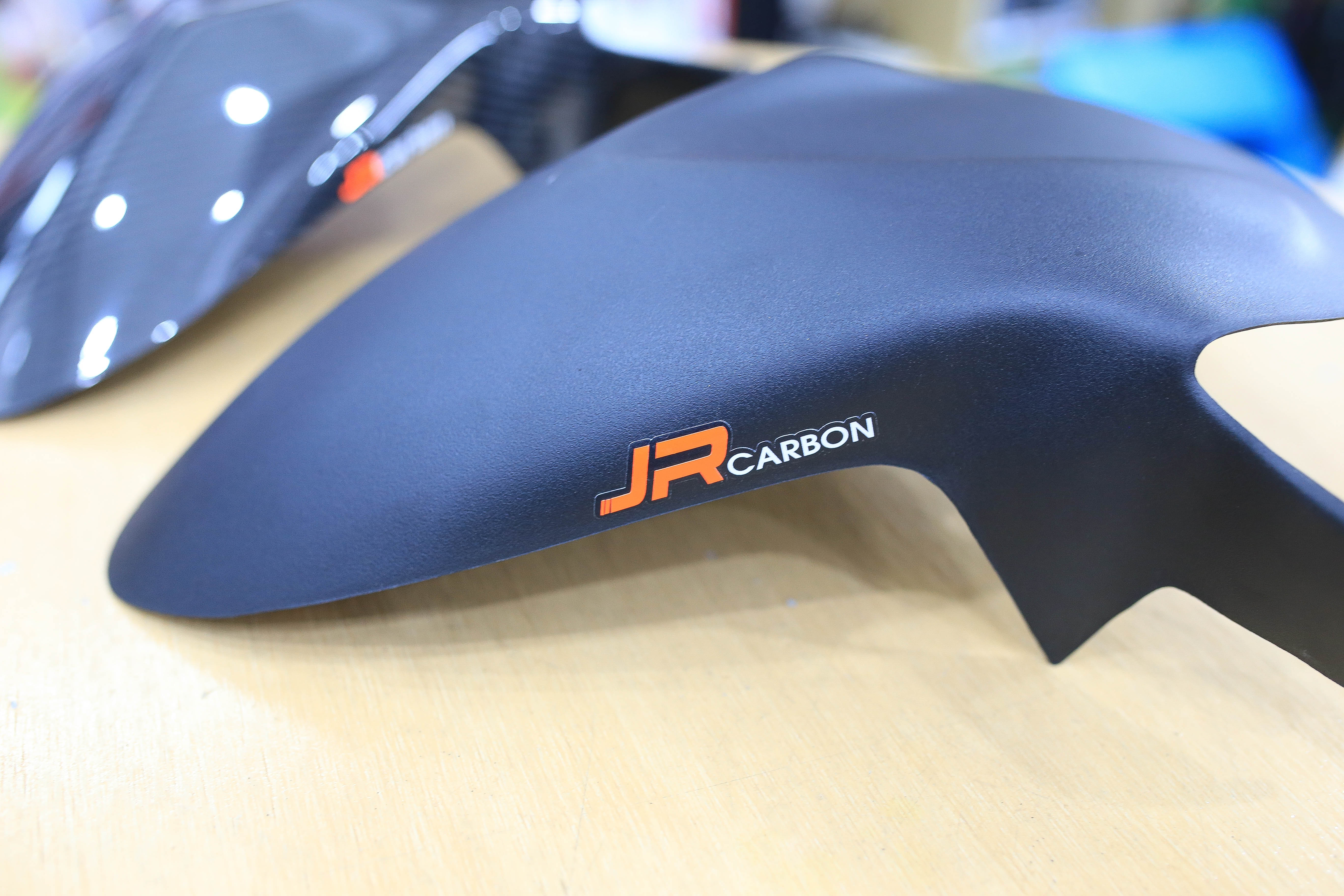 บังโคลนหลังตัวใน JR CARBON X-MAX300 -ดำด้าน ราคา1490 -เครฟล่า ราคา3500