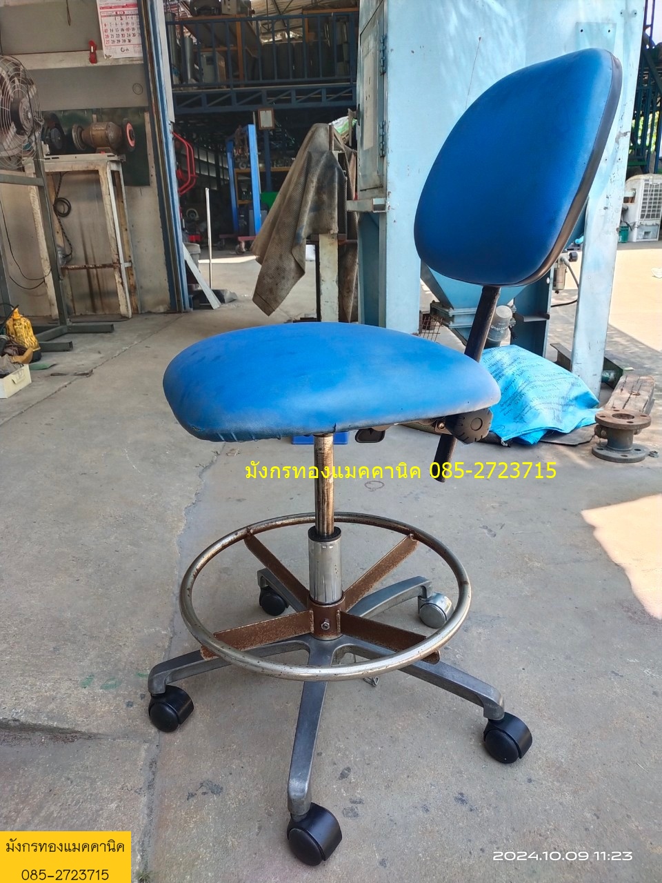 เก้าอี้สำนักงาน ของใช้งานในโรงงาน เบาะหนานุ่ม ไม่ขาด ปรับระดับสูงต่ำไฮดรอลิก ปรับสูงสุด 55 ซม. ต่ำสุด 40 ซม. ล้อลื่นดี เบาะพนักพิงมักจะรูดลง ล็อคไม่อยู่ โดยรวมสภาพดี