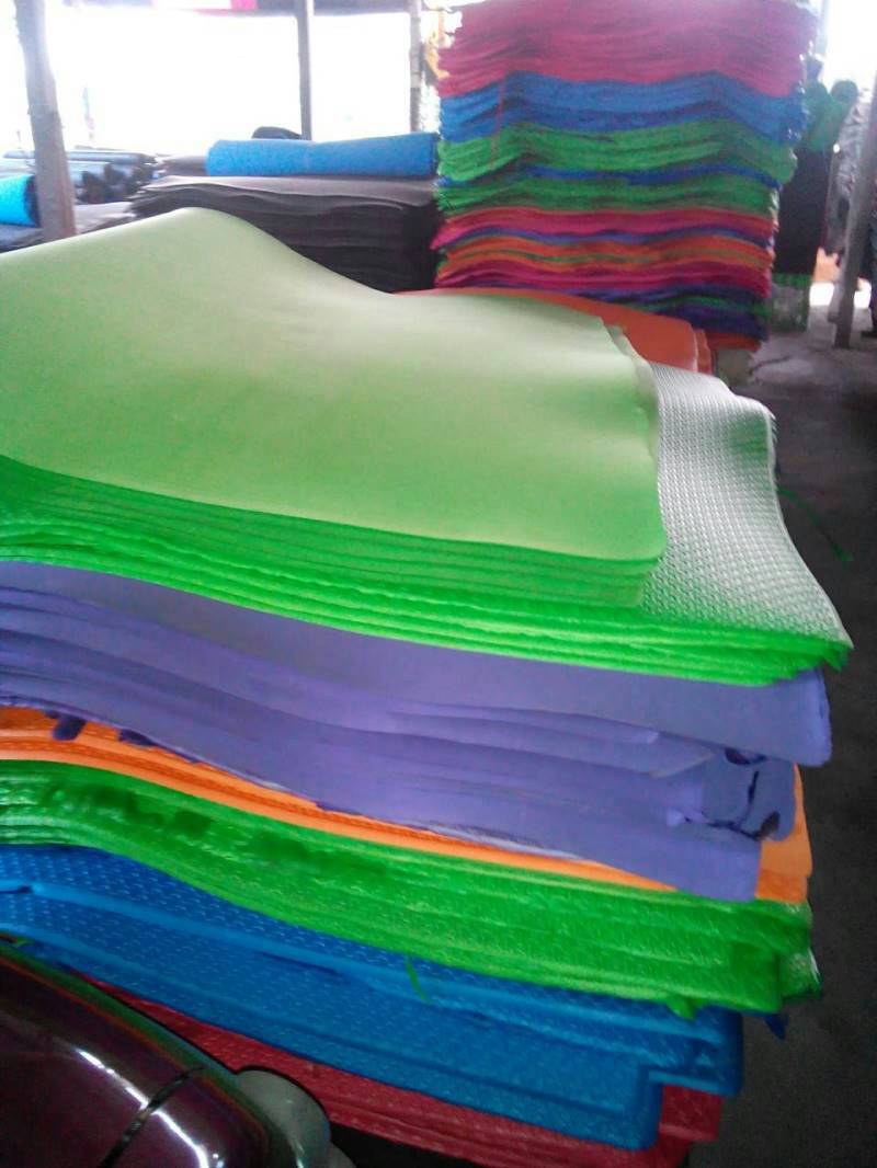 แผ่นยางEVA ลายกันลื่นหนา6 mm.กว้าง 130*240 cm.