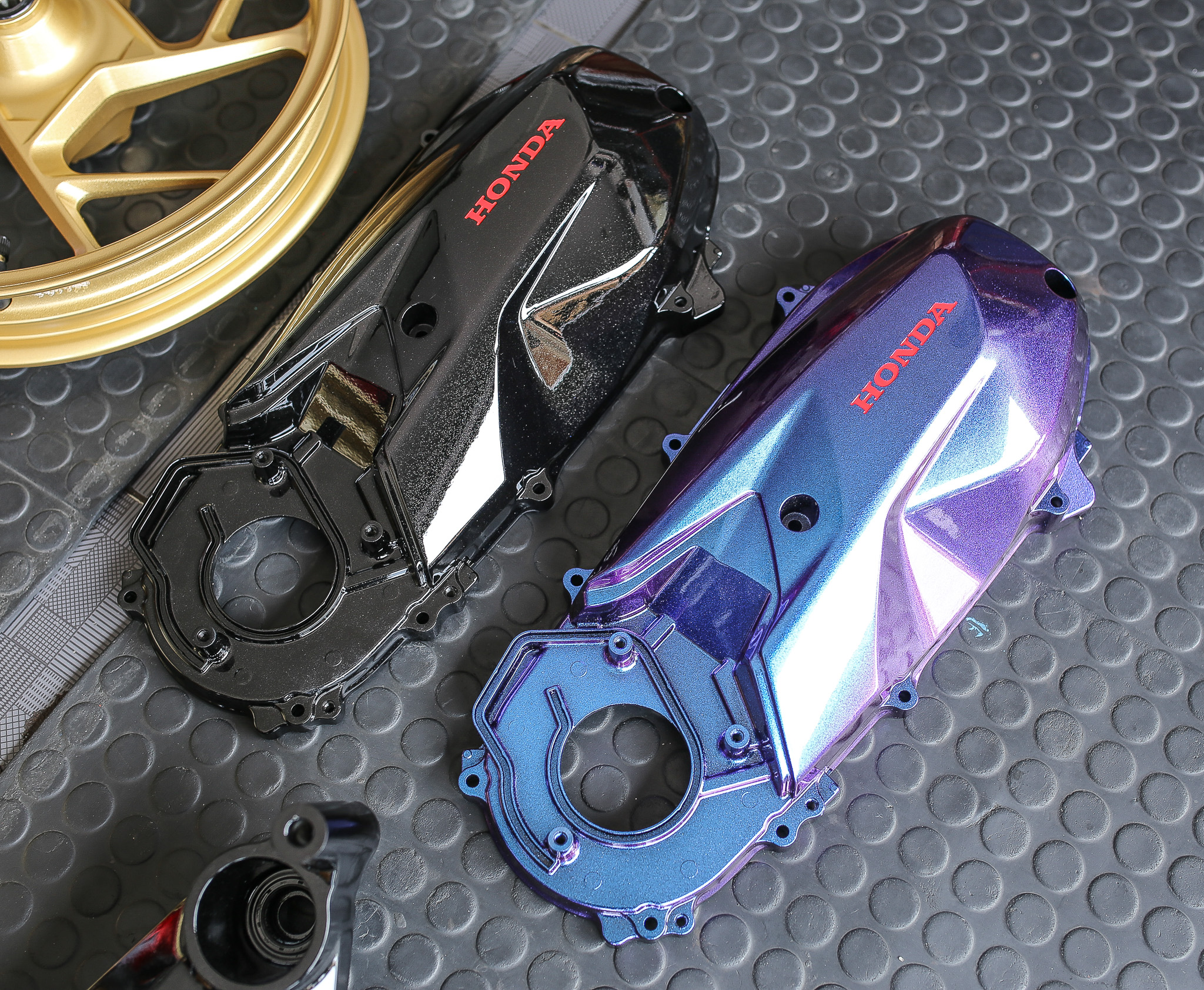 -สวิงอาร์ม Honda Click 160 ราคาสับ สีดำ เทา ทองไหม้ 750 บาท สีไทเท 850 บาท -แคร้ง Honda Click 160 ราคาสับ สีดำ เทา ทองไหม้ 750 บาท สีไทเท 850 บาท -สับล้อทองศูนย์ พร้อมใส่ ราคา 1900 บาท