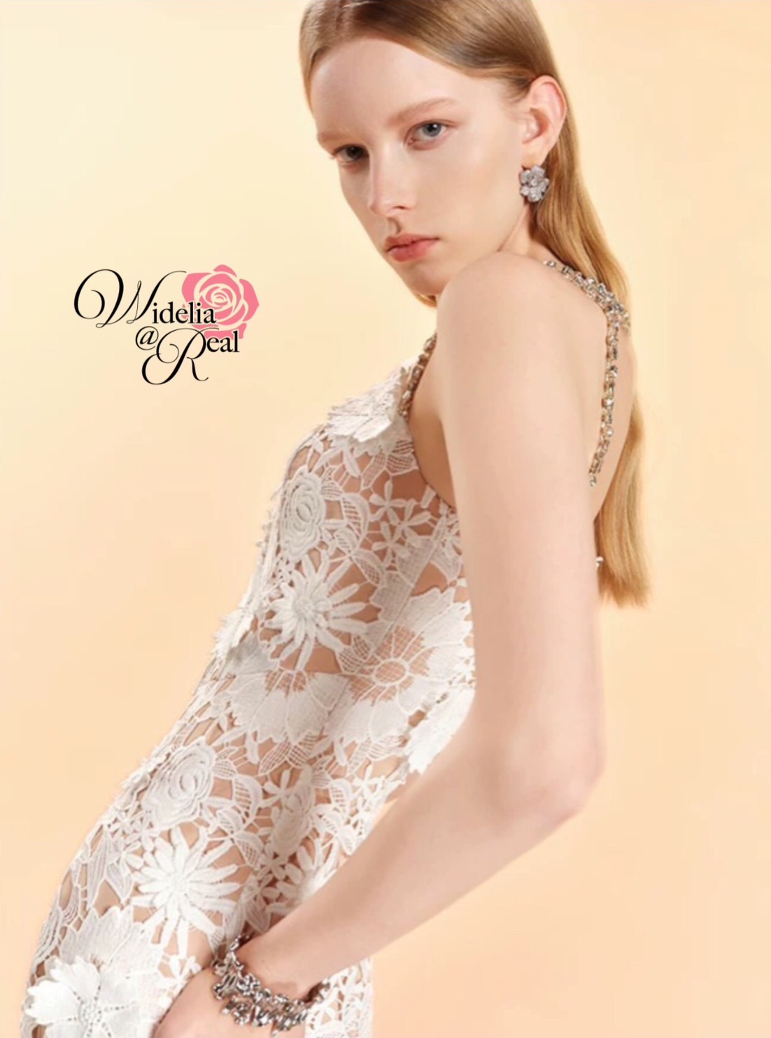 Korea Dress เดรสแขนกุด ทรงเข้ารูป เย็บขอบด้วยเพชร